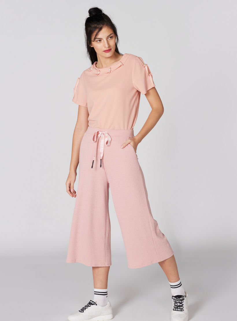 بلوزة بياقة مستديرة وأكمام قصيرة بتفاصيل لؤلؤ-women-clothing-shirtsandblouses-blouses-image-3