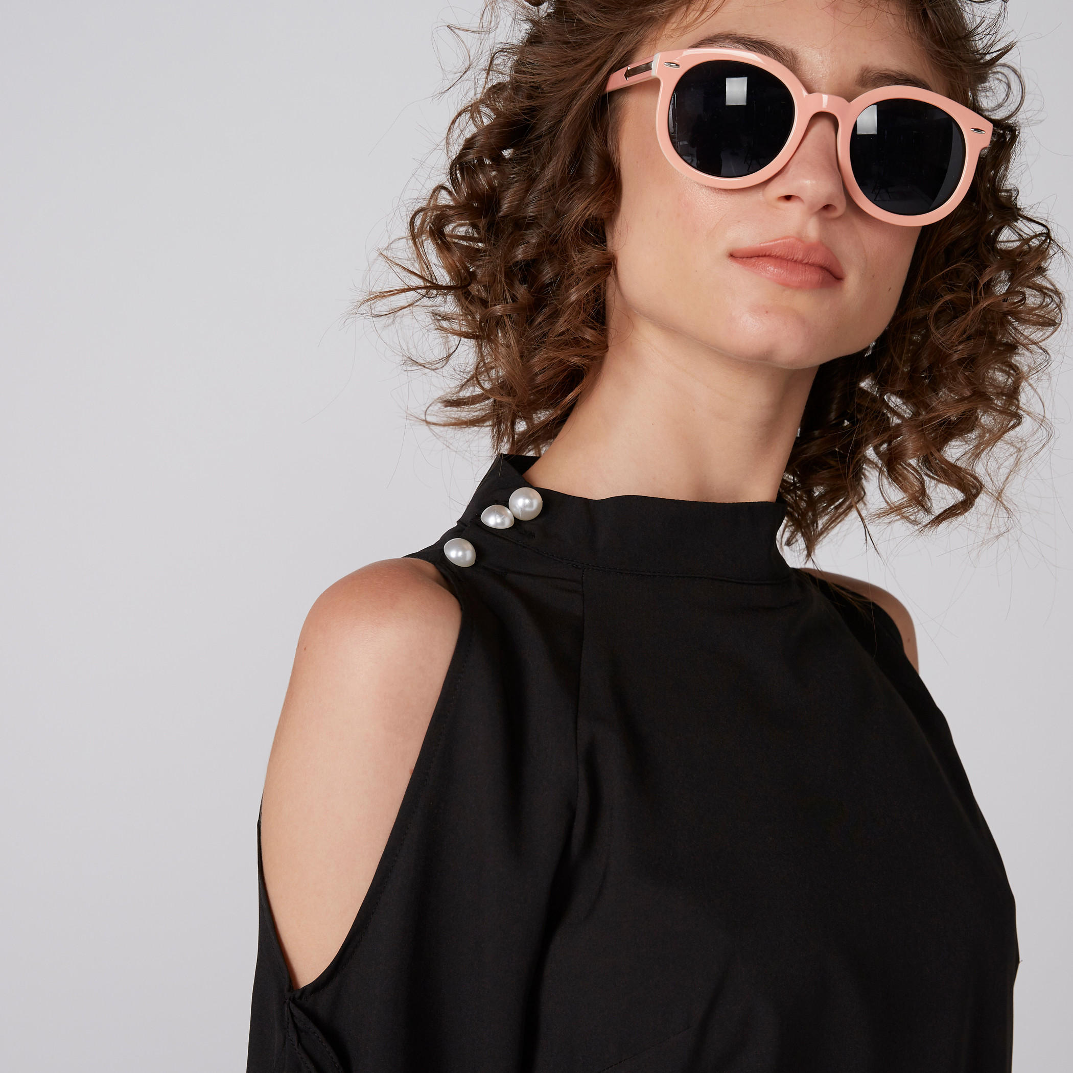 بلوزة مكشوفة الأكتاف بياقة مستديرة وأكمام واسعة وتفاصيل لؤلؤ-women-clothing-shirtsandblouses-blouses-image-5
