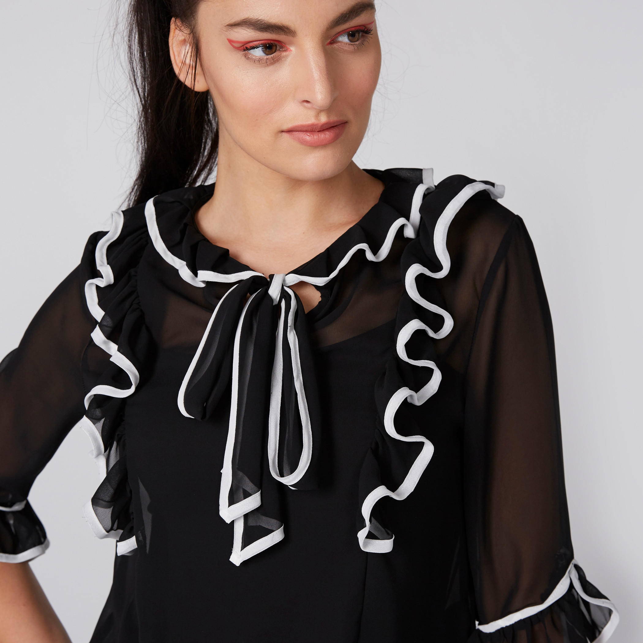 بلوزة بياقة مستديرة وأكمام قصيرة وتفاصيل كشكش-women-clothing-shirtsandblouses-blouses-image-12