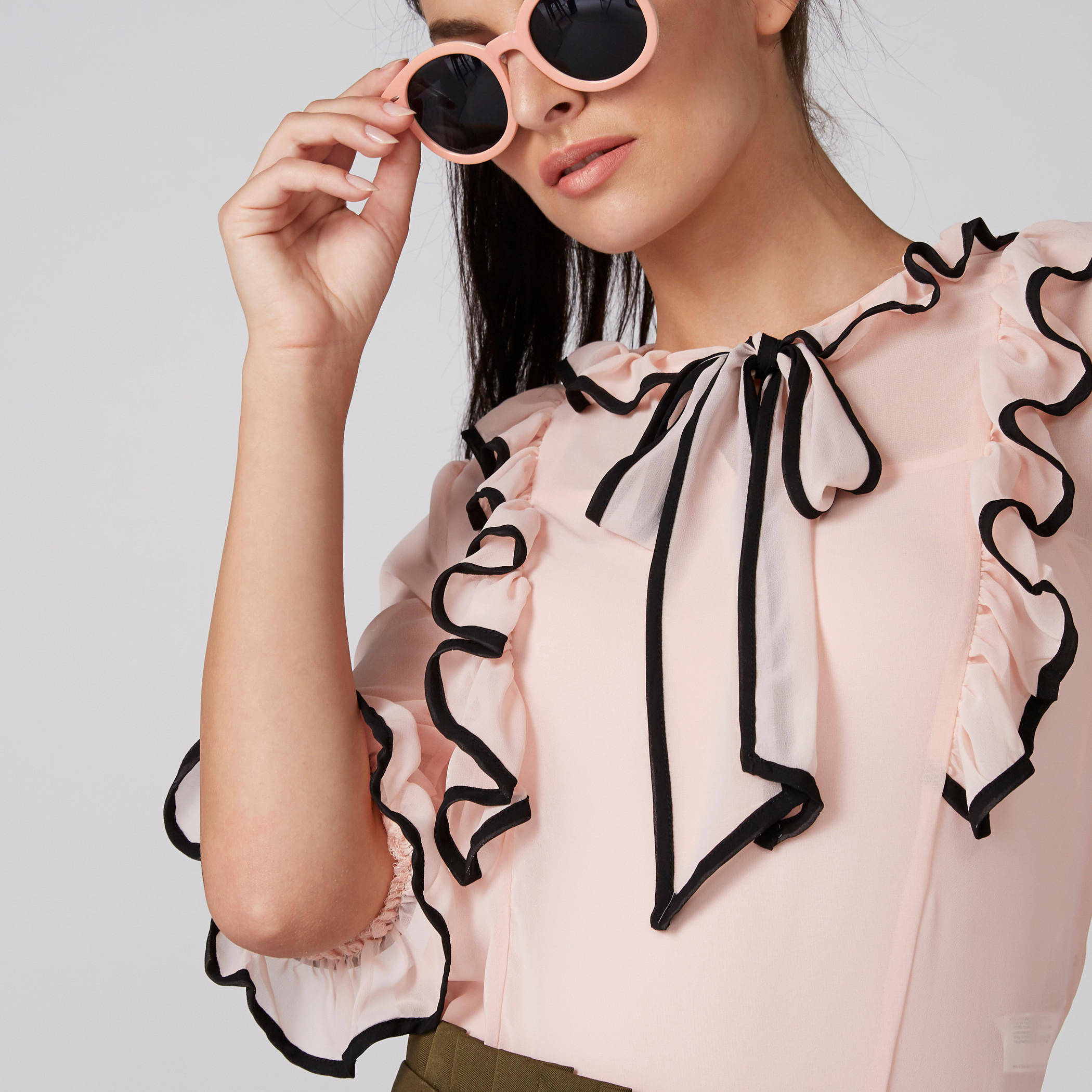 بلوزة بياقة مستديرة وأكمام قصيرة وتفاصيل كشكش-women-clothing-shirtsandblouses-blouses-image-8