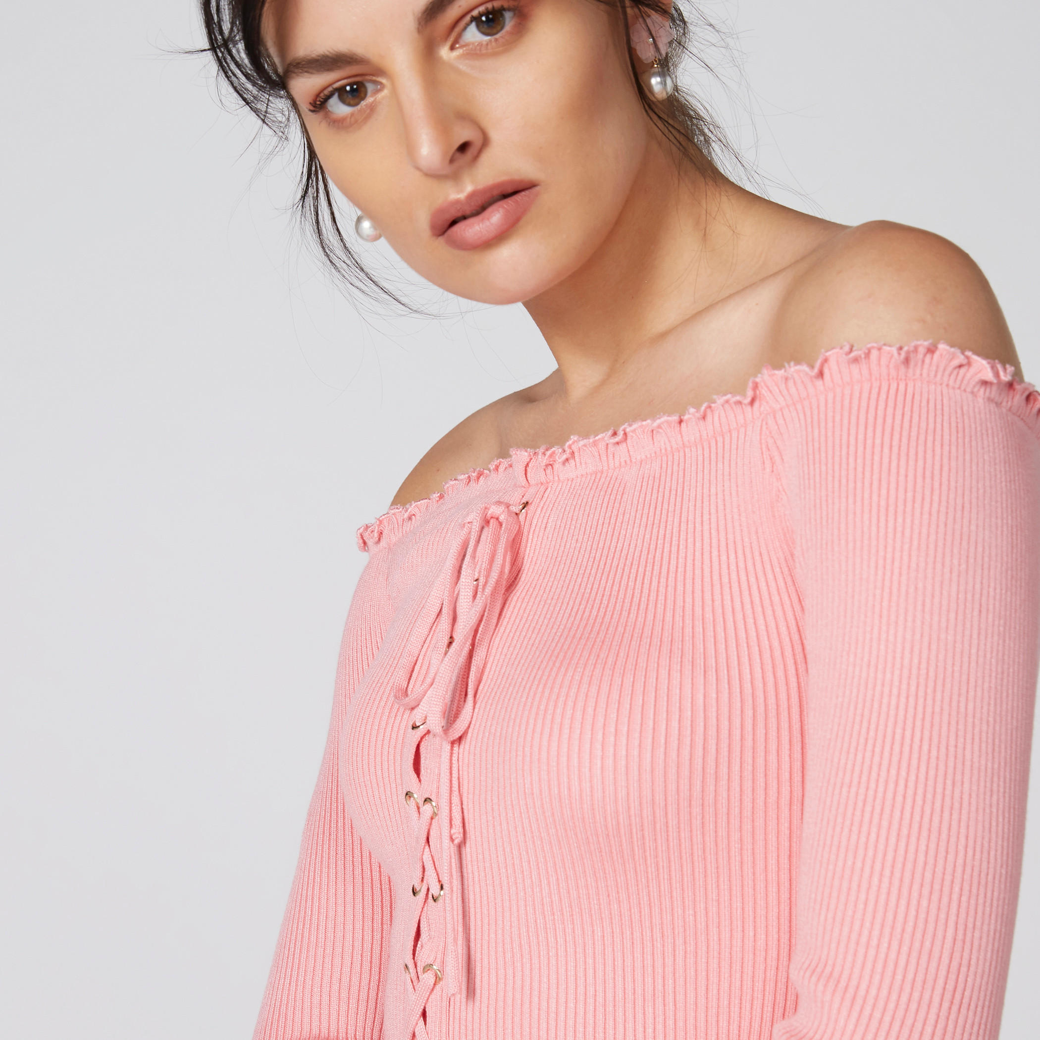 بلوزة مضلّعة بأكتاف مكشوفة وأكمام طويلة وأربطة-women-clothing-shirtsandblouses-blouses-image-5