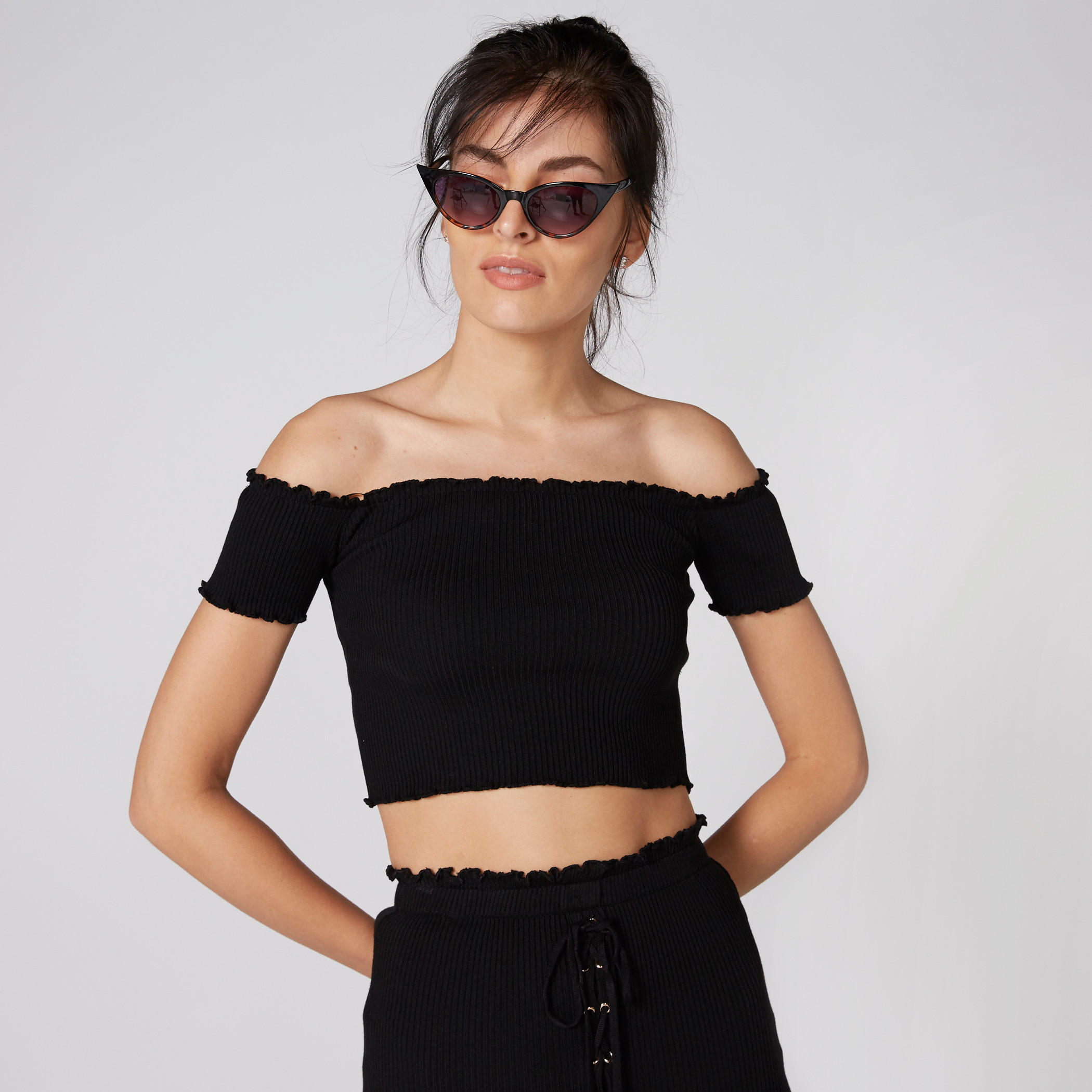 بلوزة قصيرة بأكتاف مكشوفة وأكمام قصيرة-women-clothing-shirtsandblouses-blouses-image-1