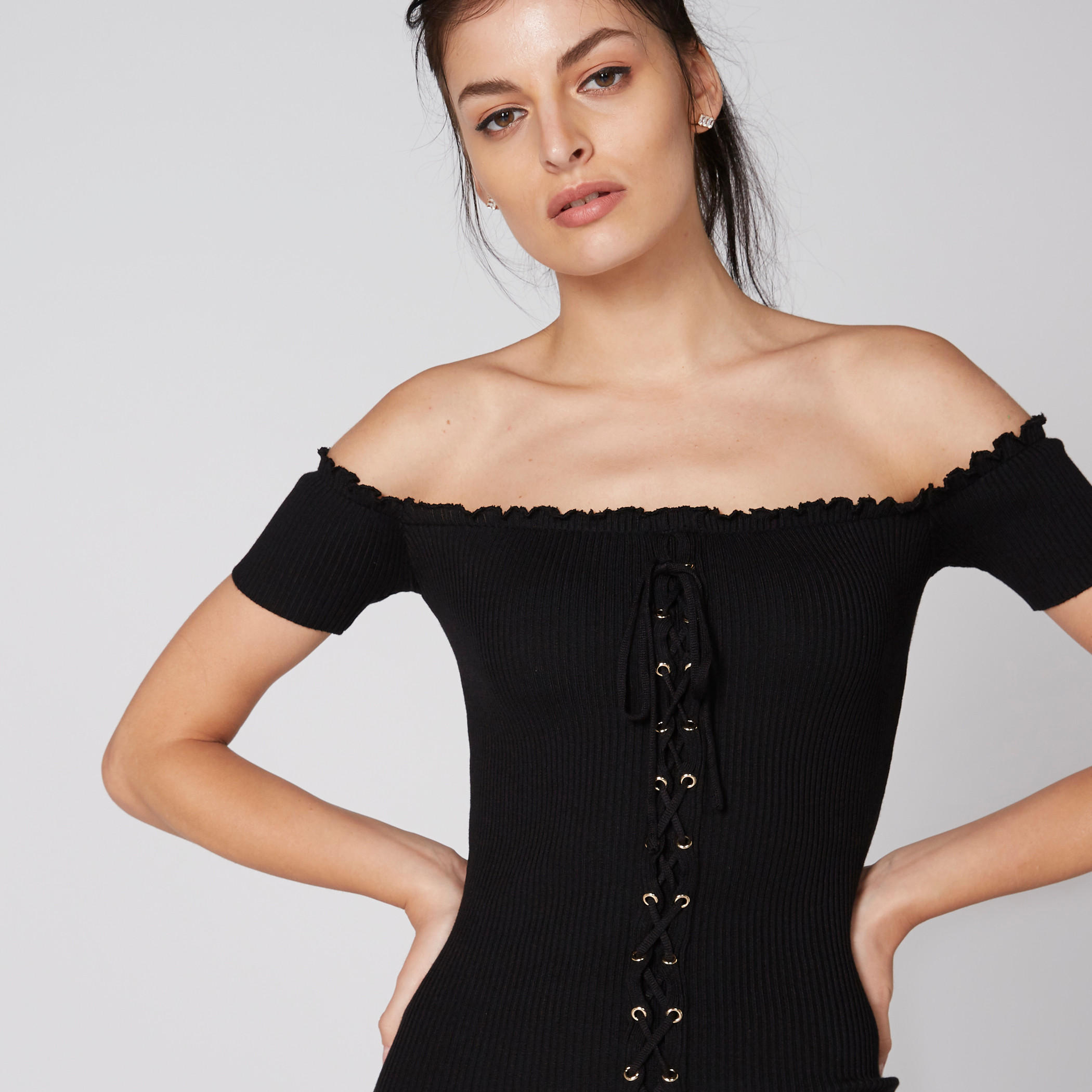 فستان ضيّق بارز الملمس بأكتاف مكشوفة ورباط-women-clothing-dresses-image-1