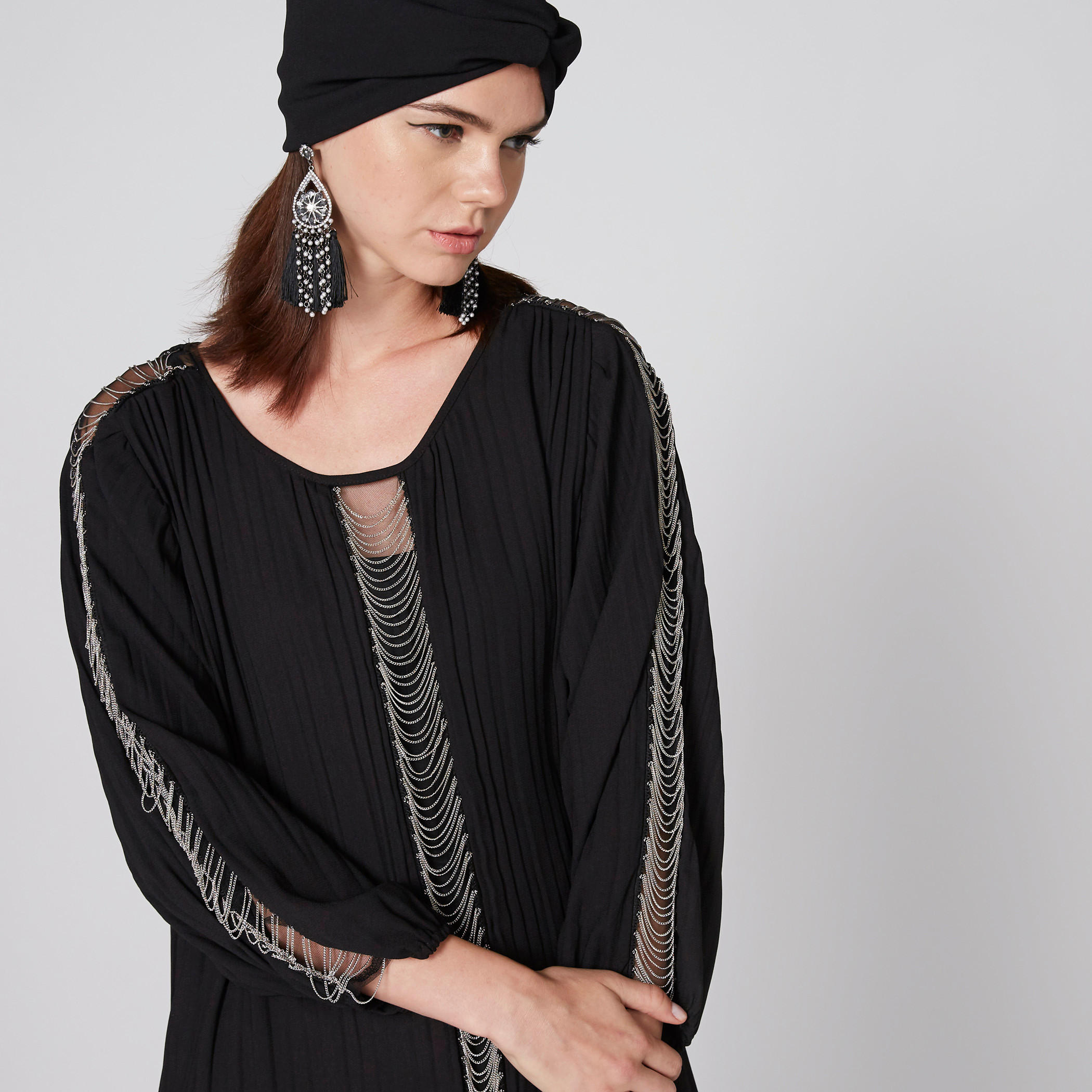 فستان مطوي بأكمام طويلة وتفاصيل سلسلة معدنية-women-clothing-dresses-image-4