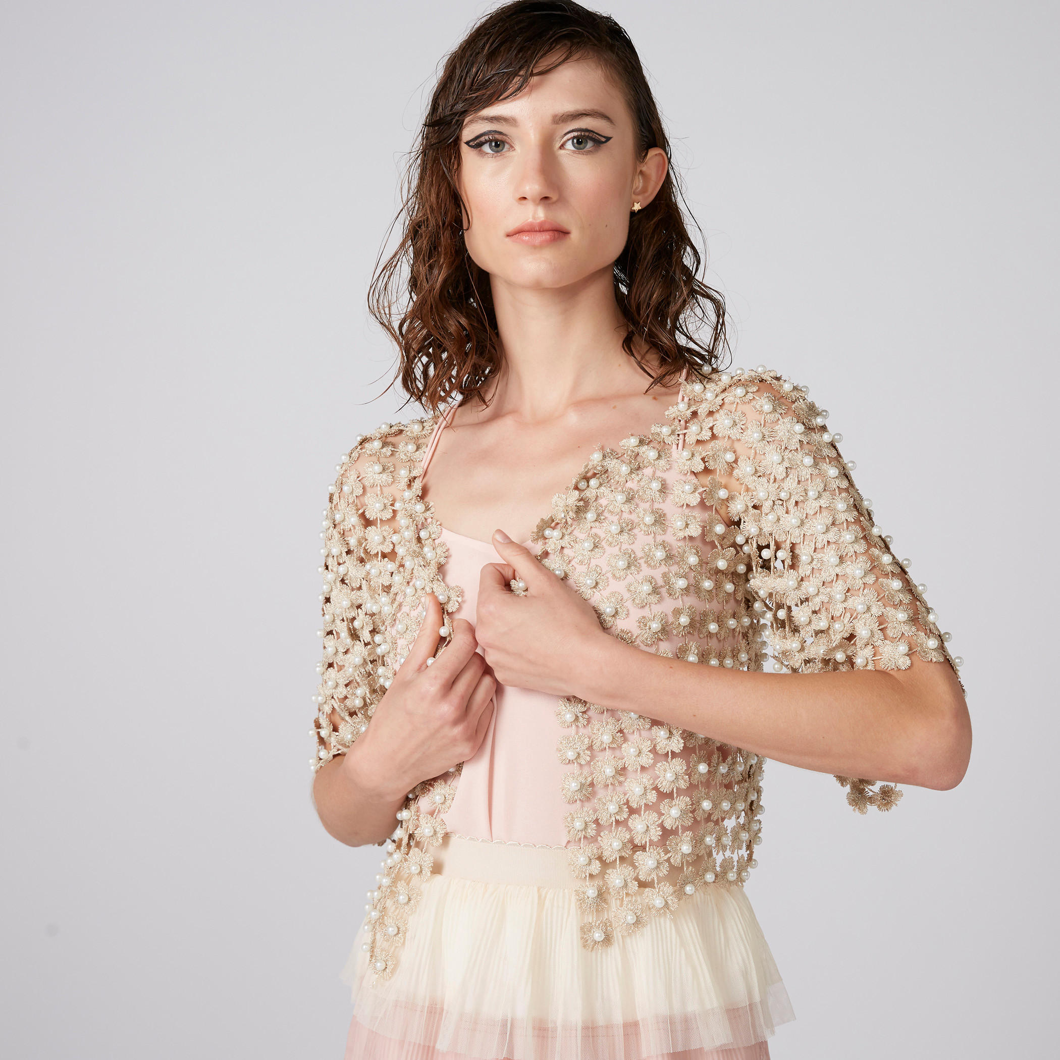 سترة قصيرة مزيّنة ومفتوحة من الأمام بأكمام قصيرة-women-clothing-cardigansandjumpers-jumpers-image-2