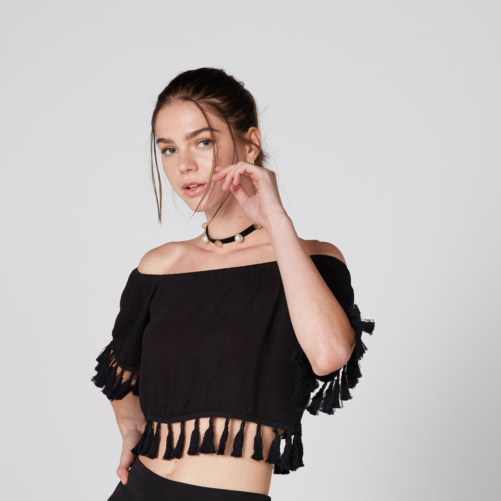 بلوزة قصيرة بأكتاف مكشوفة وشرّابات-women-clothing-shirtsandblouses-blouses-image-5