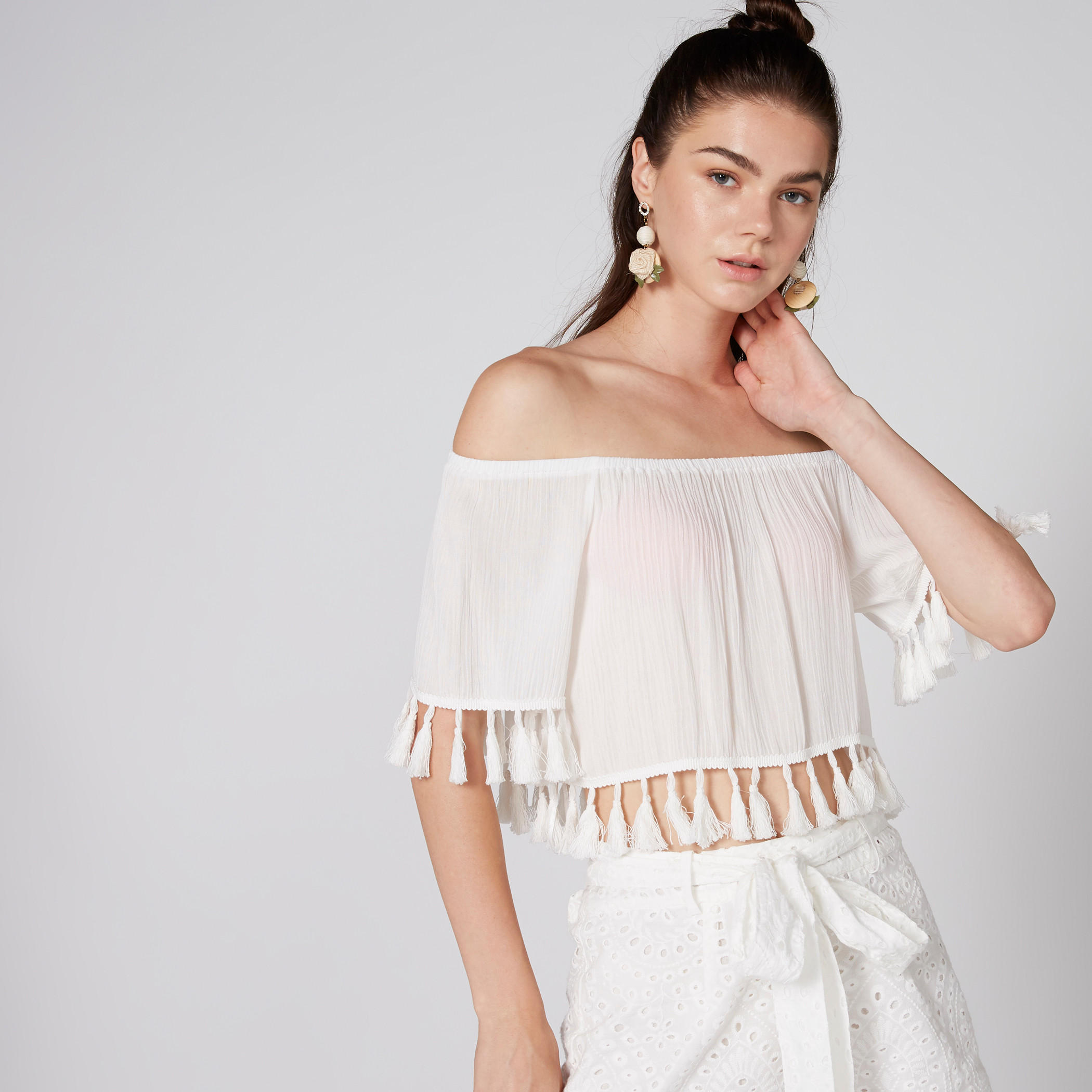 بلوزة قصيرة بارزة الملمس بأكتاف مكشوفة وشرّابات-women-clothing-shirtsandblouses-blouses-image-3