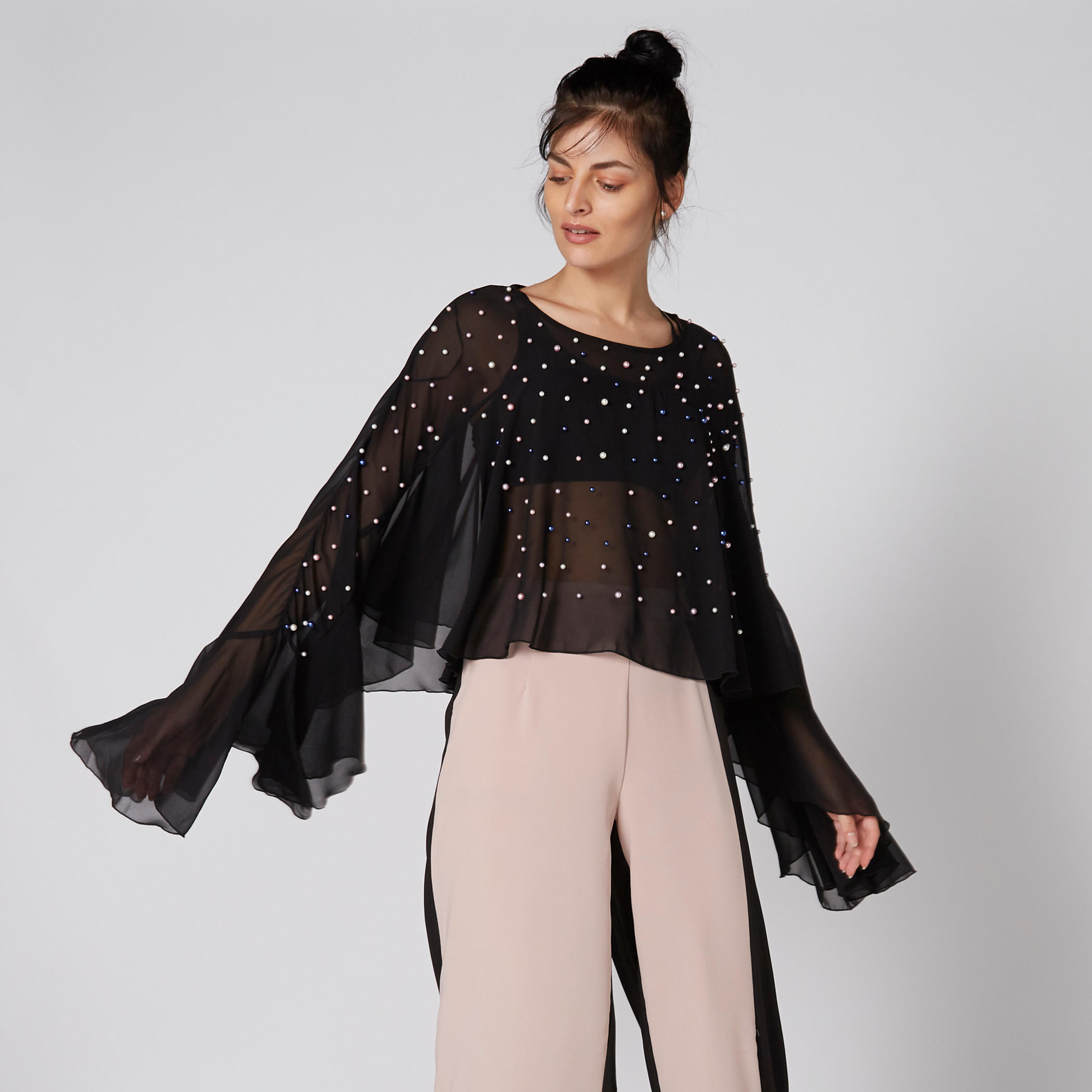 بلوزة فضفاضة مزيّنة باللؤلؤ بياقة مستديرة وأكمام واسعة-women-clothing-shirtsandblouses-blouses-image-1