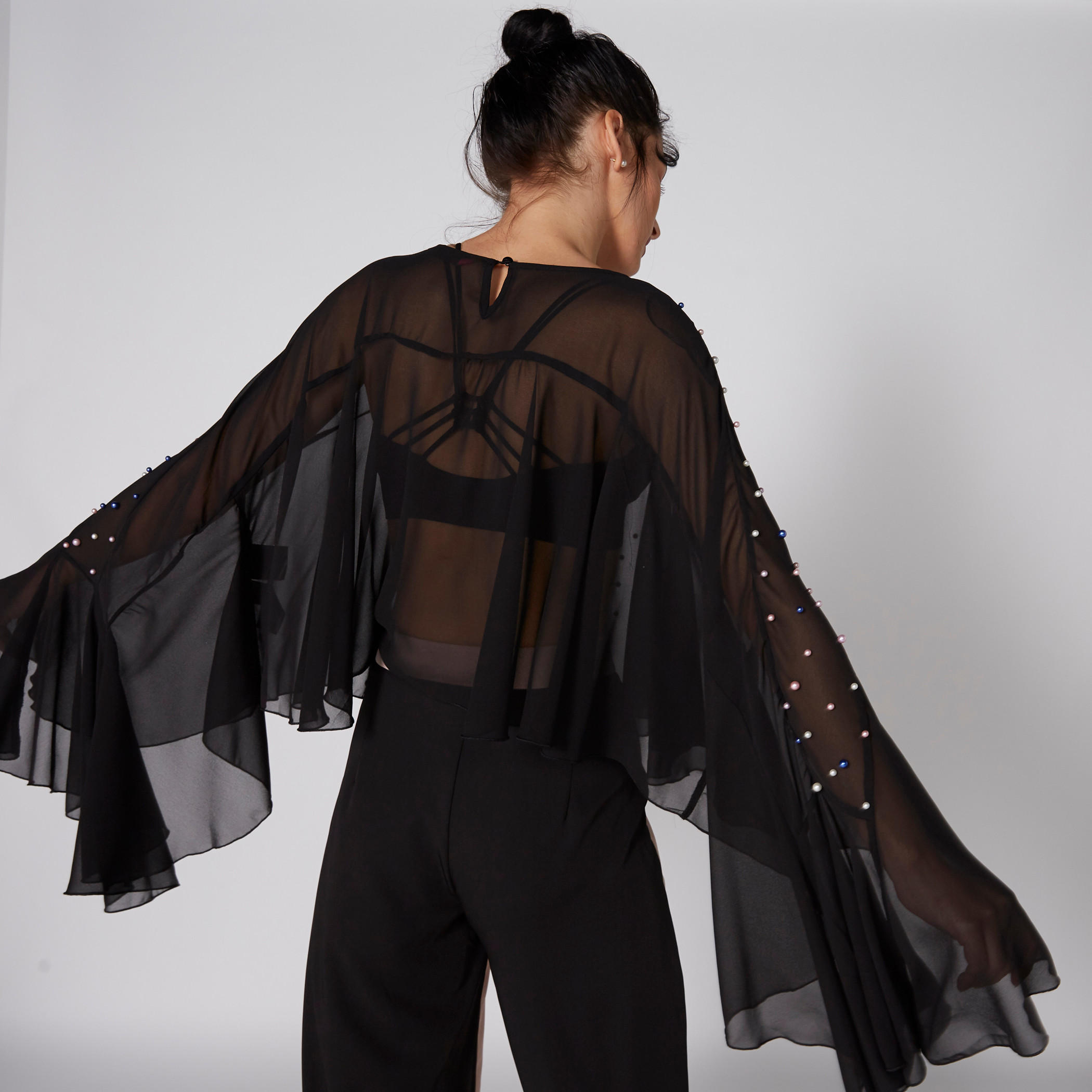 بلوزة فضفاضة مزيّنة باللؤلؤ بياقة مستديرة وأكمام واسعة-women-clothing-shirtsandblouses-blouses-image-2