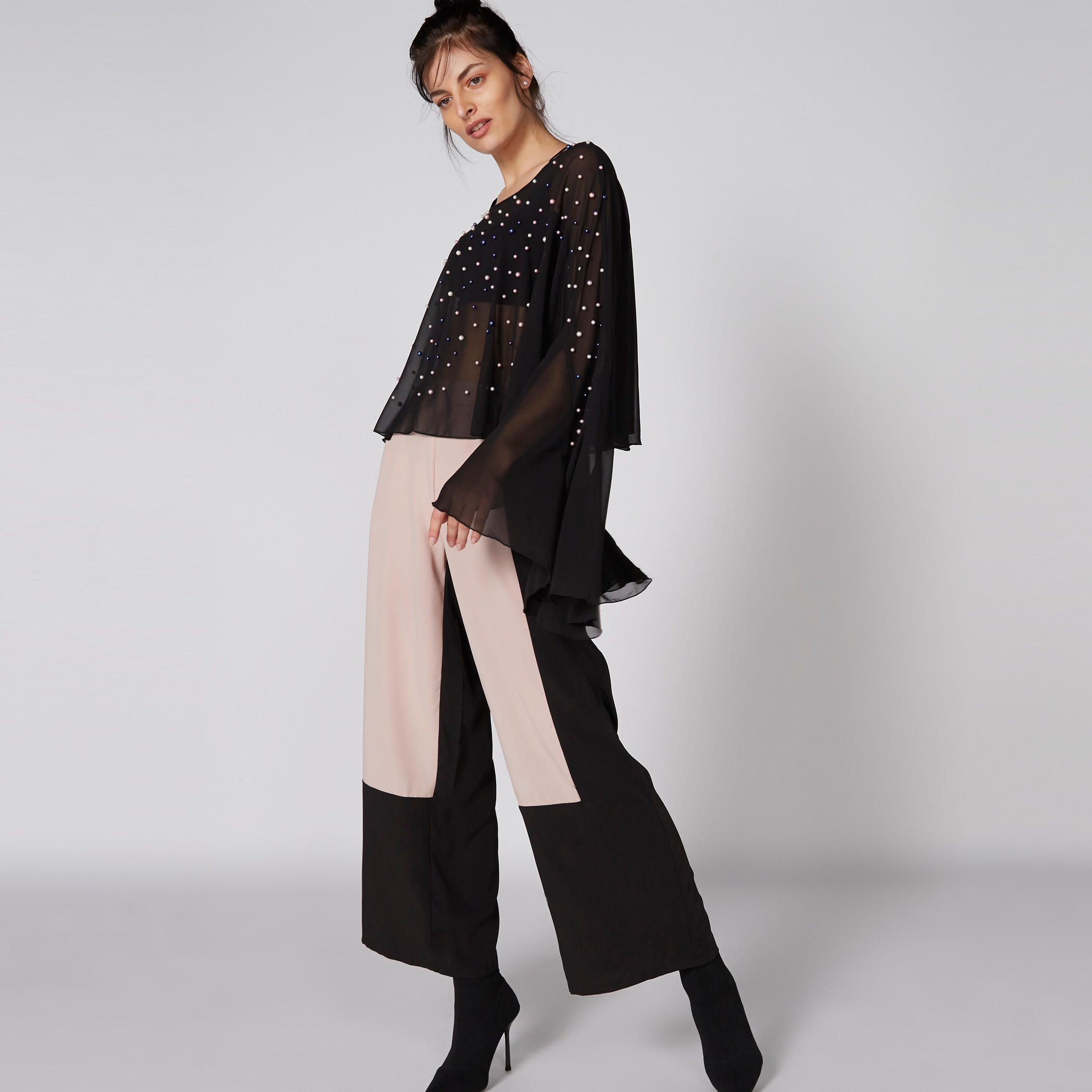 بلوزة فضفاضة مزيّنة باللؤلؤ بياقة مستديرة وأكمام واسعة-women-clothing-shirtsandblouses-blouses-image-3