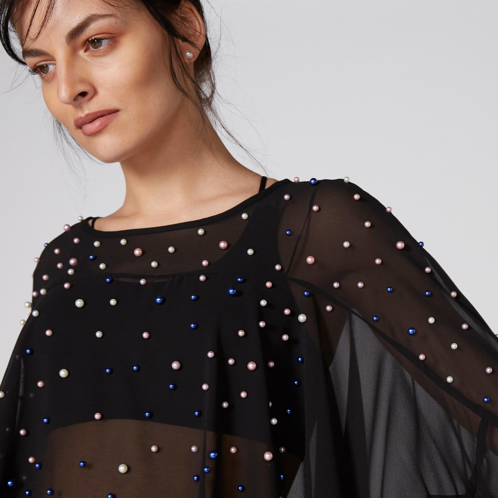 بلوزة فضفاضة مزيّنة باللؤلؤ بياقة مستديرة وأكمام واسعة-women-clothing-shirtsandblouses-blouses-image-4