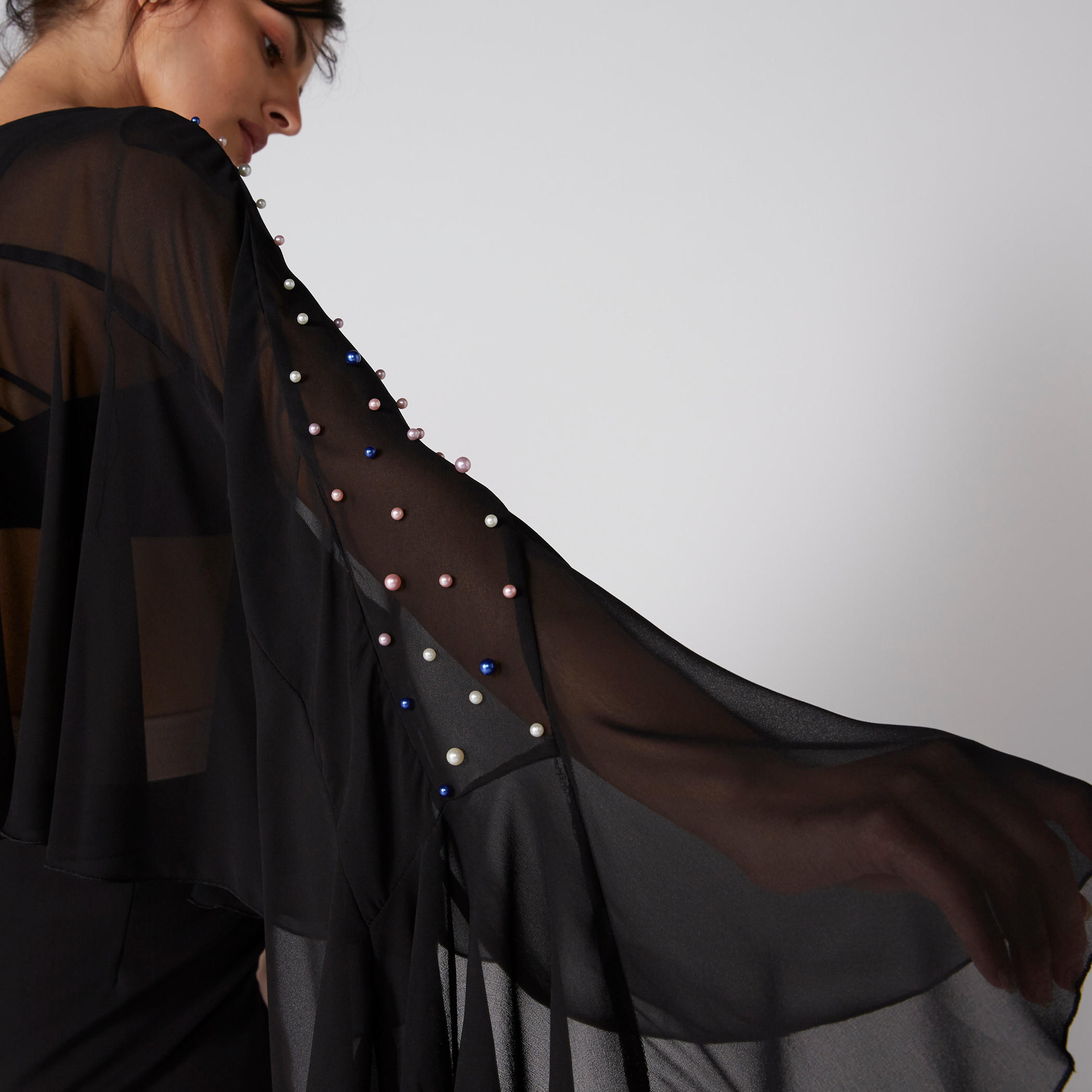 بلوزة فضفاضة مزيّنة باللؤلؤ بياقة مستديرة وأكمام واسعة-women-clothing-shirtsandblouses-blouses-image-5