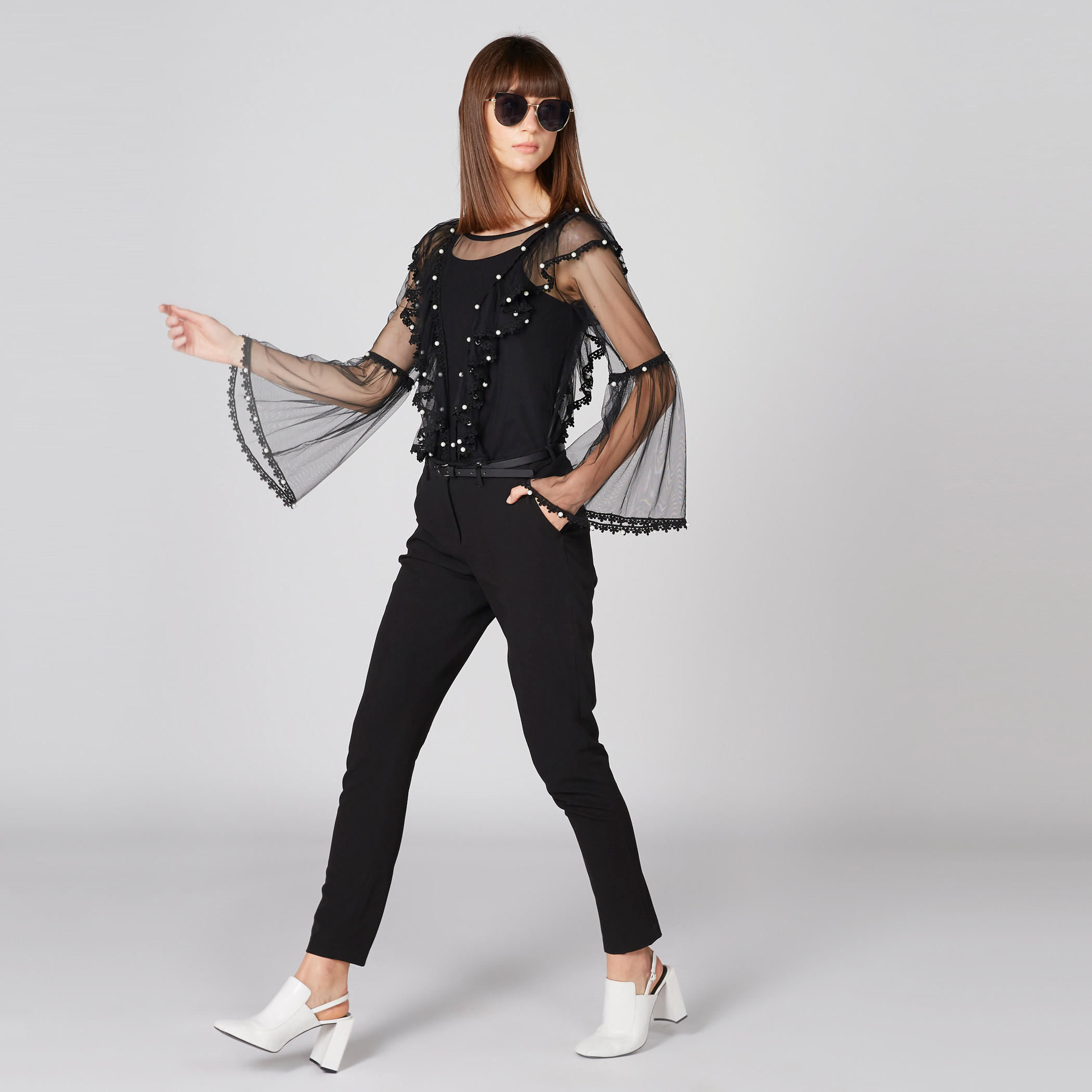 بلوزة بياقة مستديرة وأكمام واسعة وتفاصيل لؤلؤ-women-clothing-shirtsandblouses-blouses-image-4