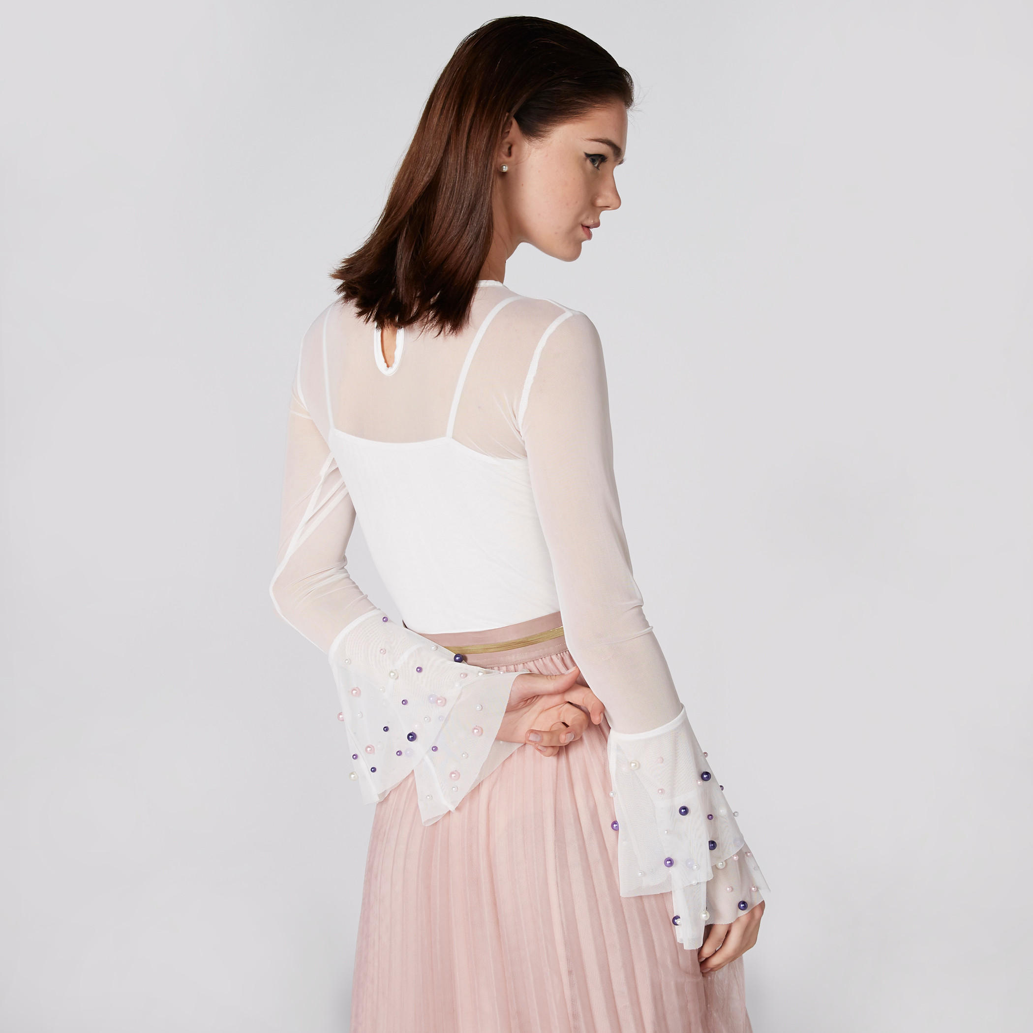 بلوزة بياقة مستديرة وأكمام واسعة متعددة الطبقات وتفاصيل لؤلؤ-women-clothing-shirtsandblouses-blouses-image-1