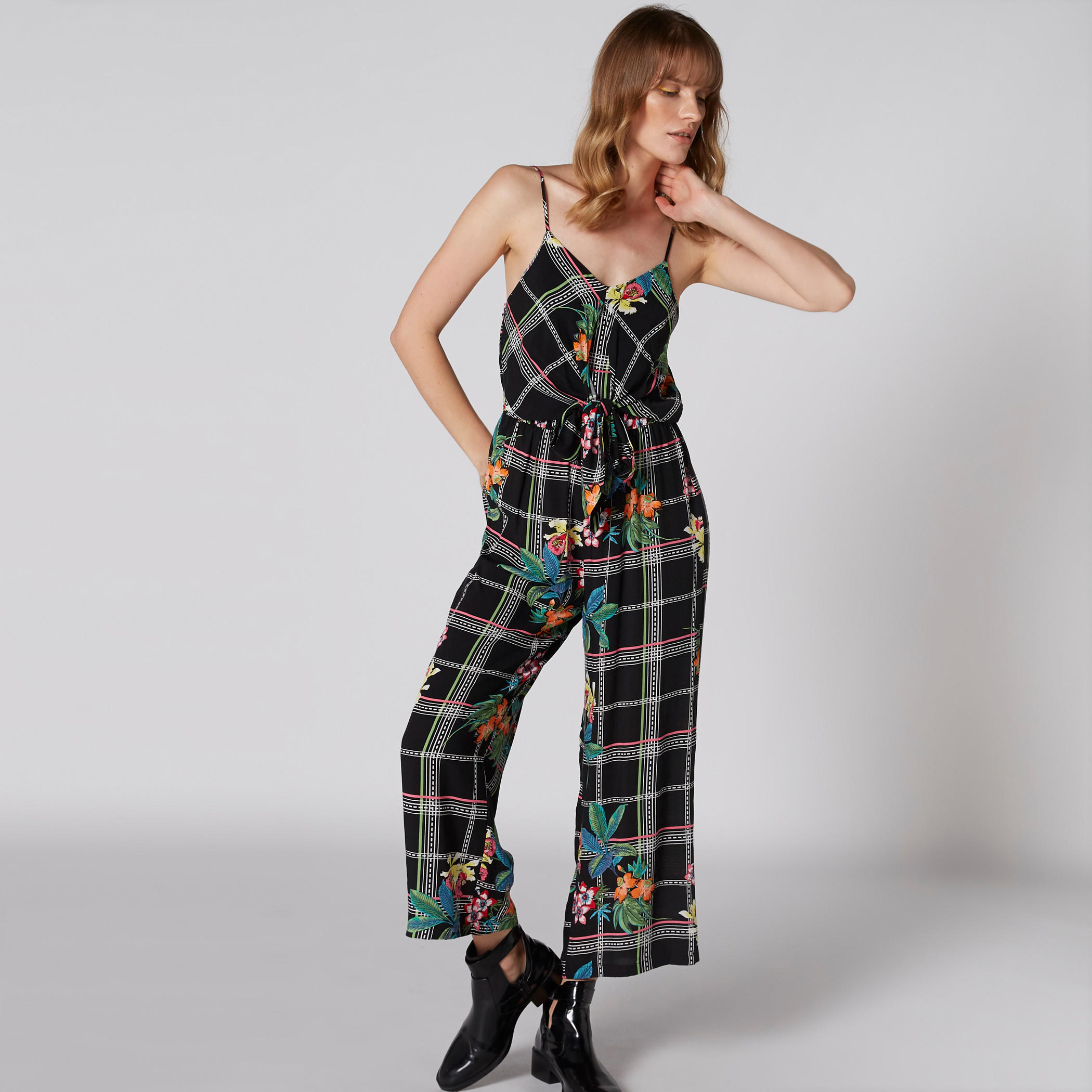 أفرول بحمّالات رفيعة ورباط وطبعات أزهار-women-clothing-jumpsuits-image-1