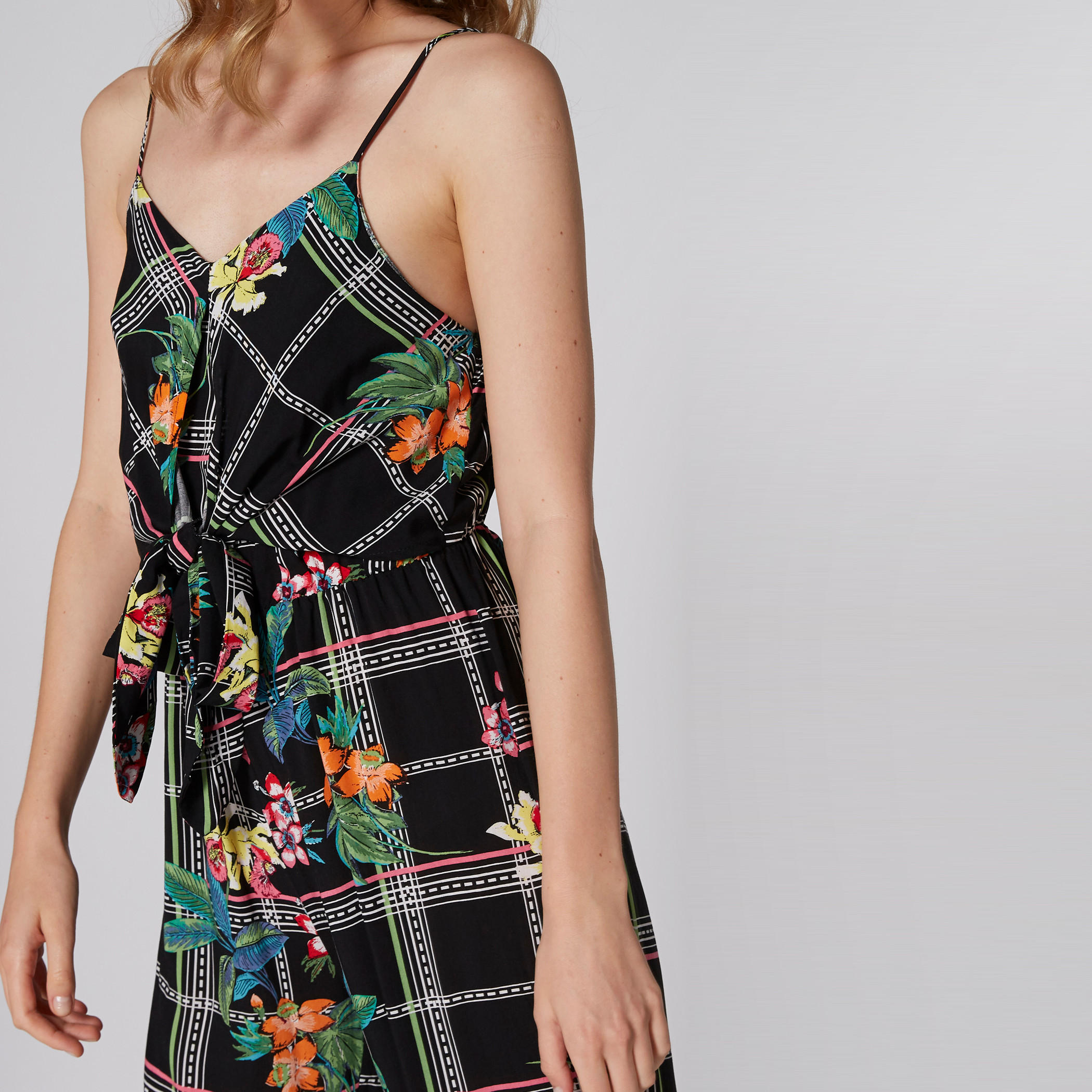 أفرول بحمّالات رفيعة ورباط وطبعات أزهار-women-clothing-jumpsuits-image-3