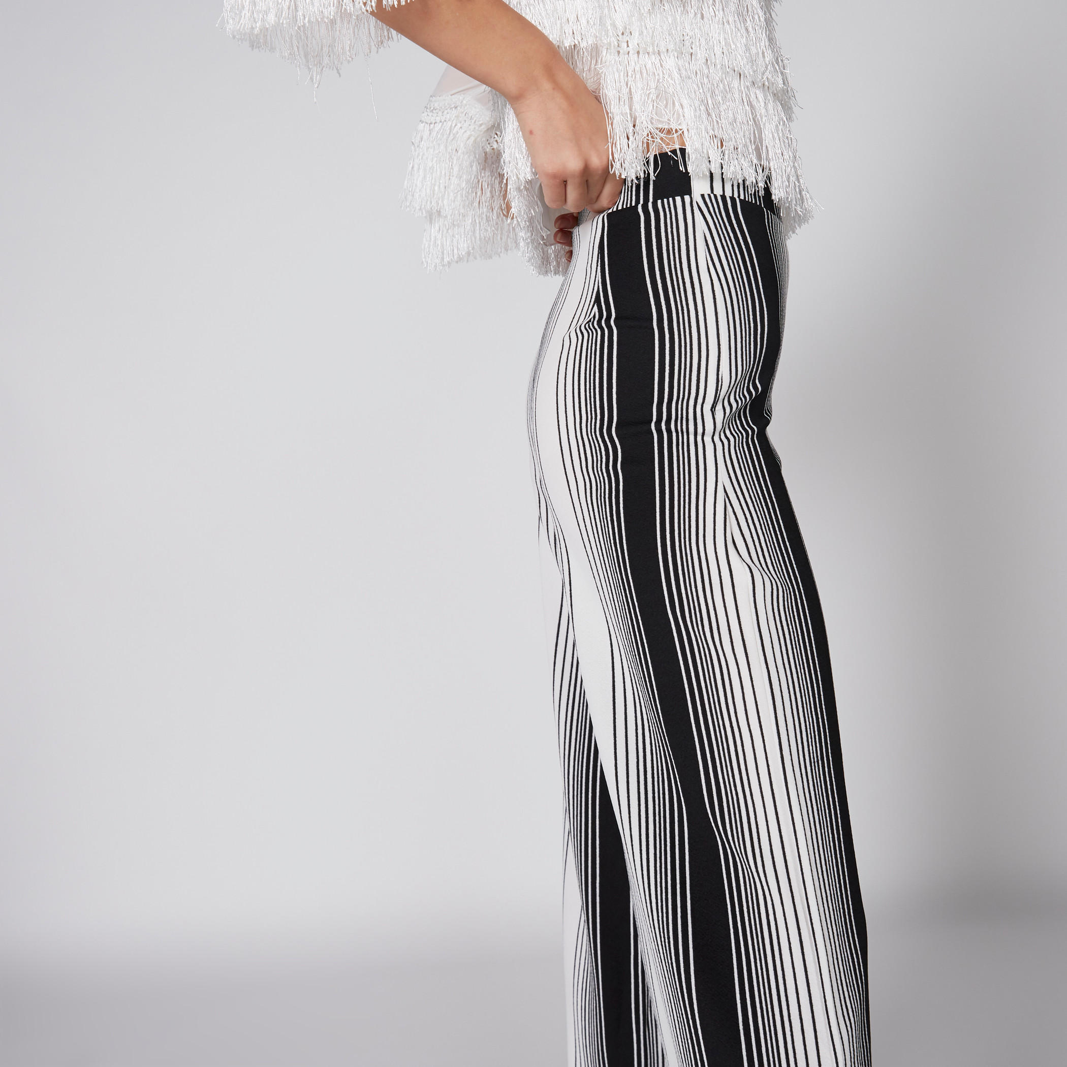 بنطال بالازو مقلّم بخصر مطّاطي-women-clothing-bottoms-trousers-image-4