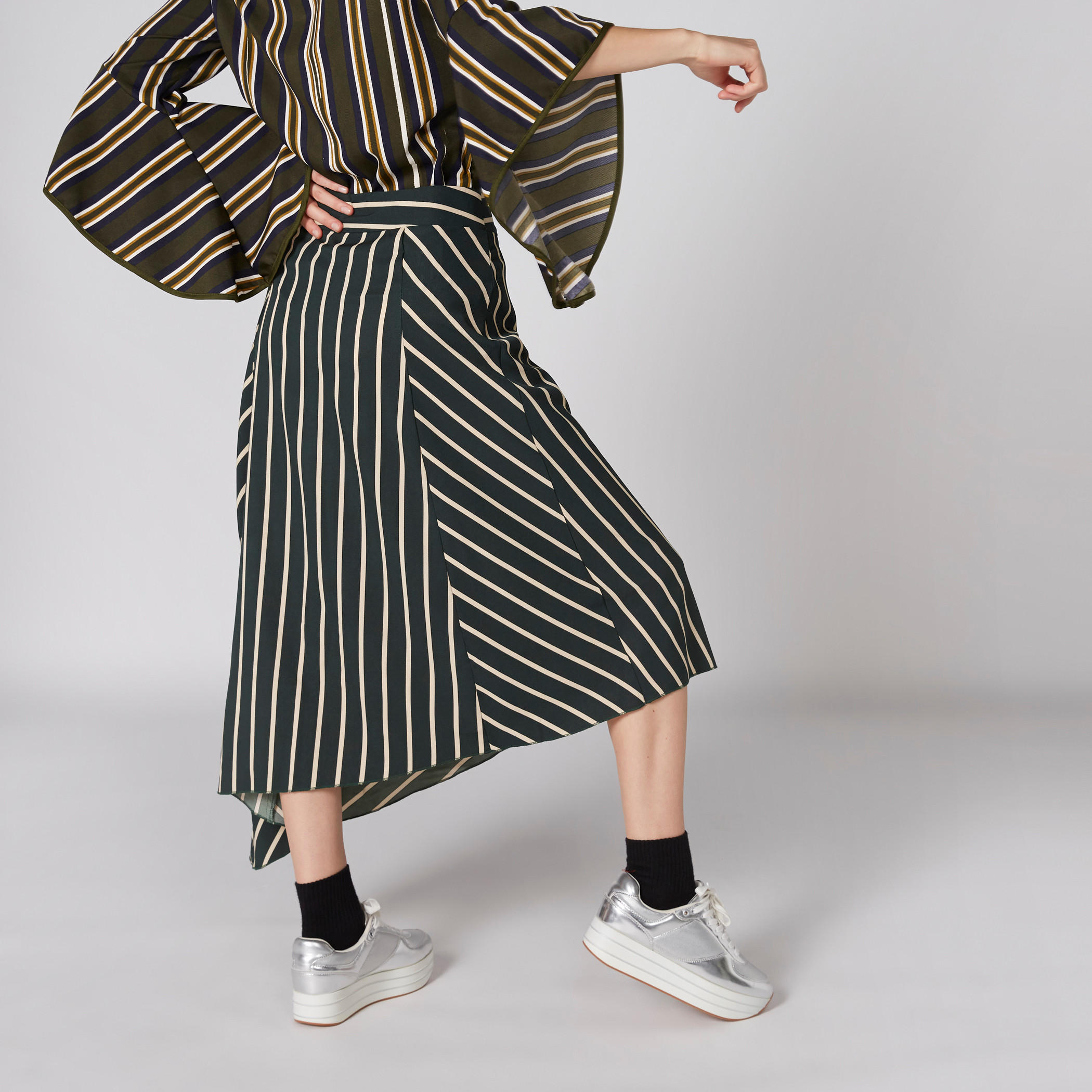 تنورة مقلمة بخصر مطّاطي وحوّاف غير مستوية-women-clothing-bottoms-skirts-image-2