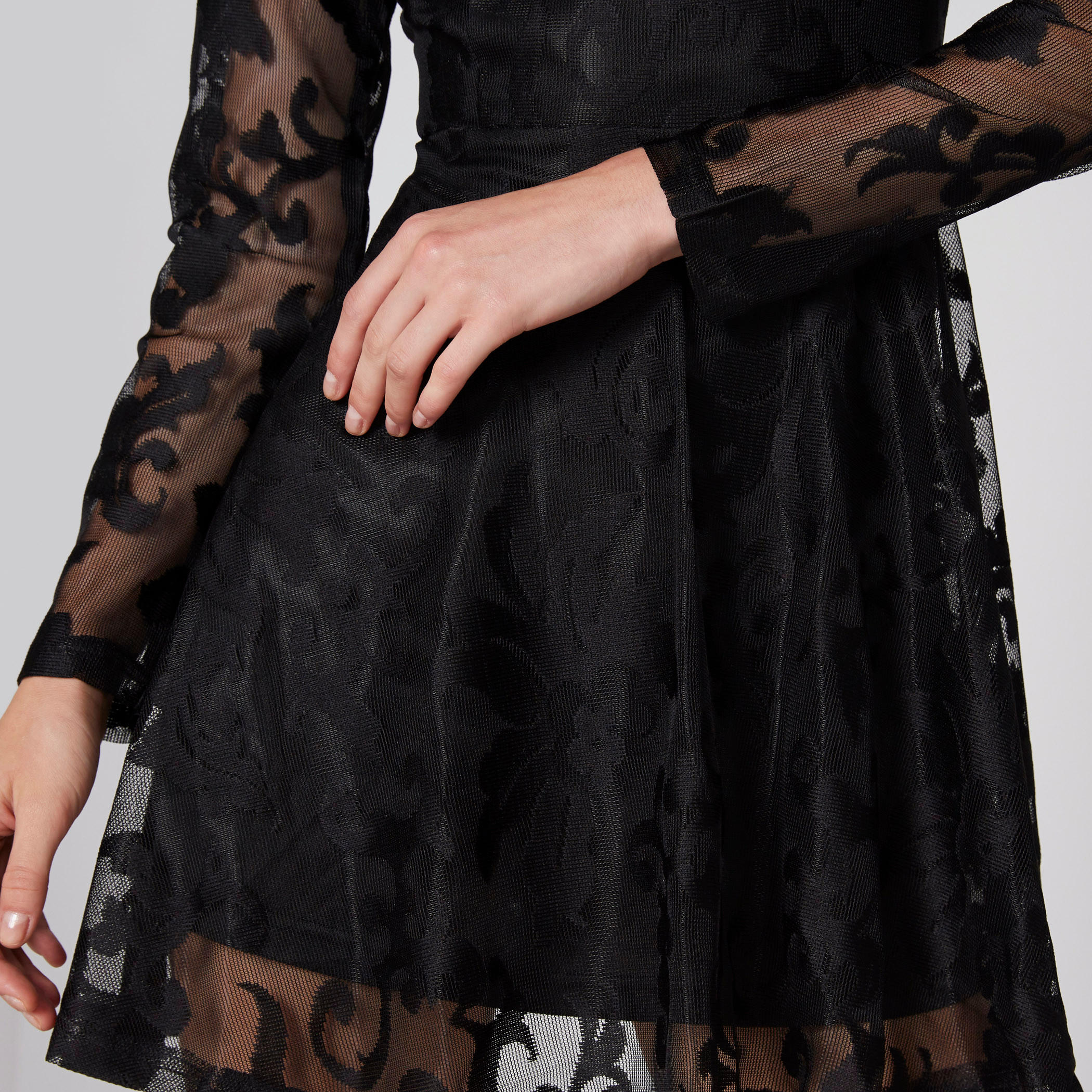 فستان قصير بياقة عالية وأكمام طويلة وتفاصيل دانتيل-women-clothing-dresses-image-5