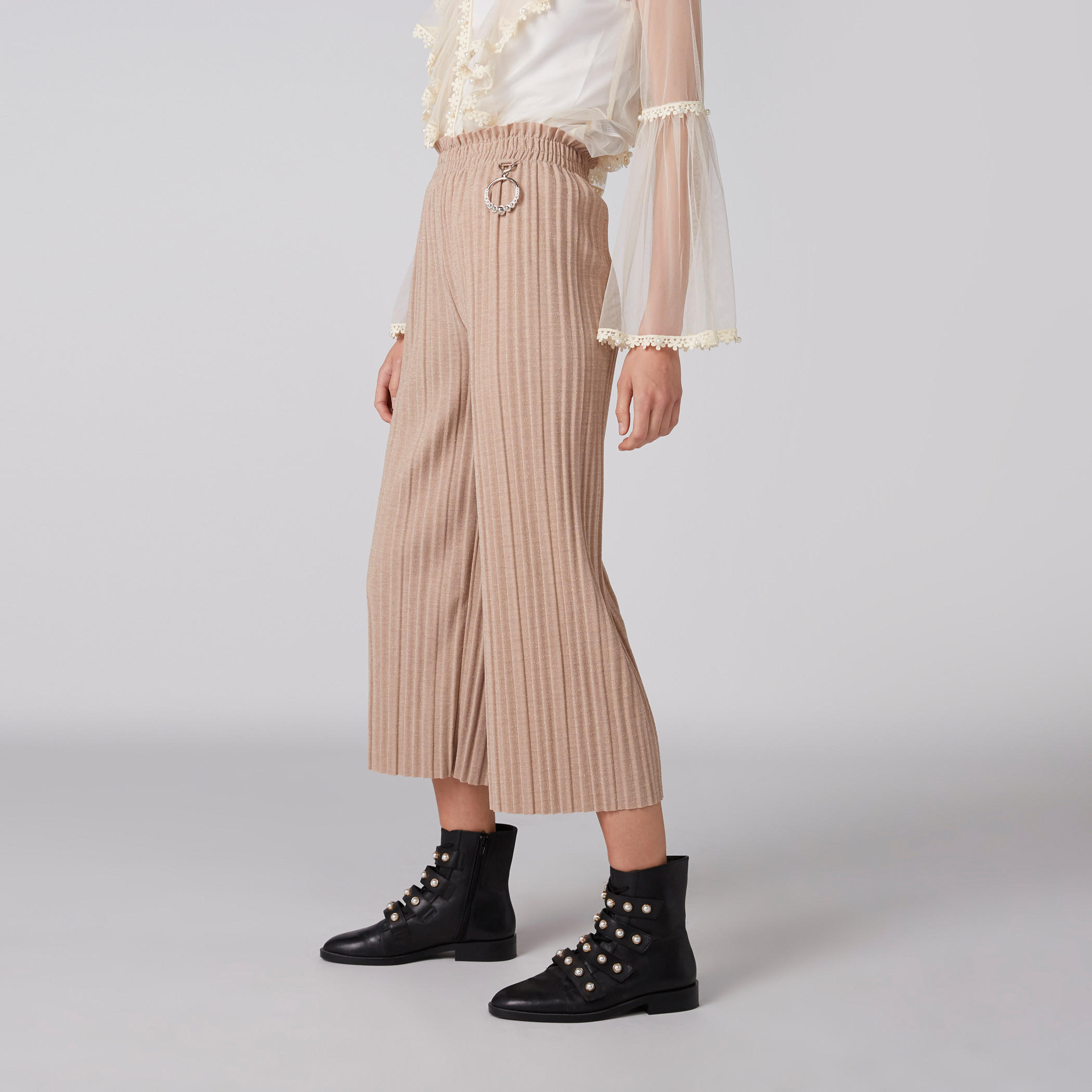بنطال واسع الساقين بخصر مطّاطي وكشكش-women-clothing-bottoms-trousers-image-1