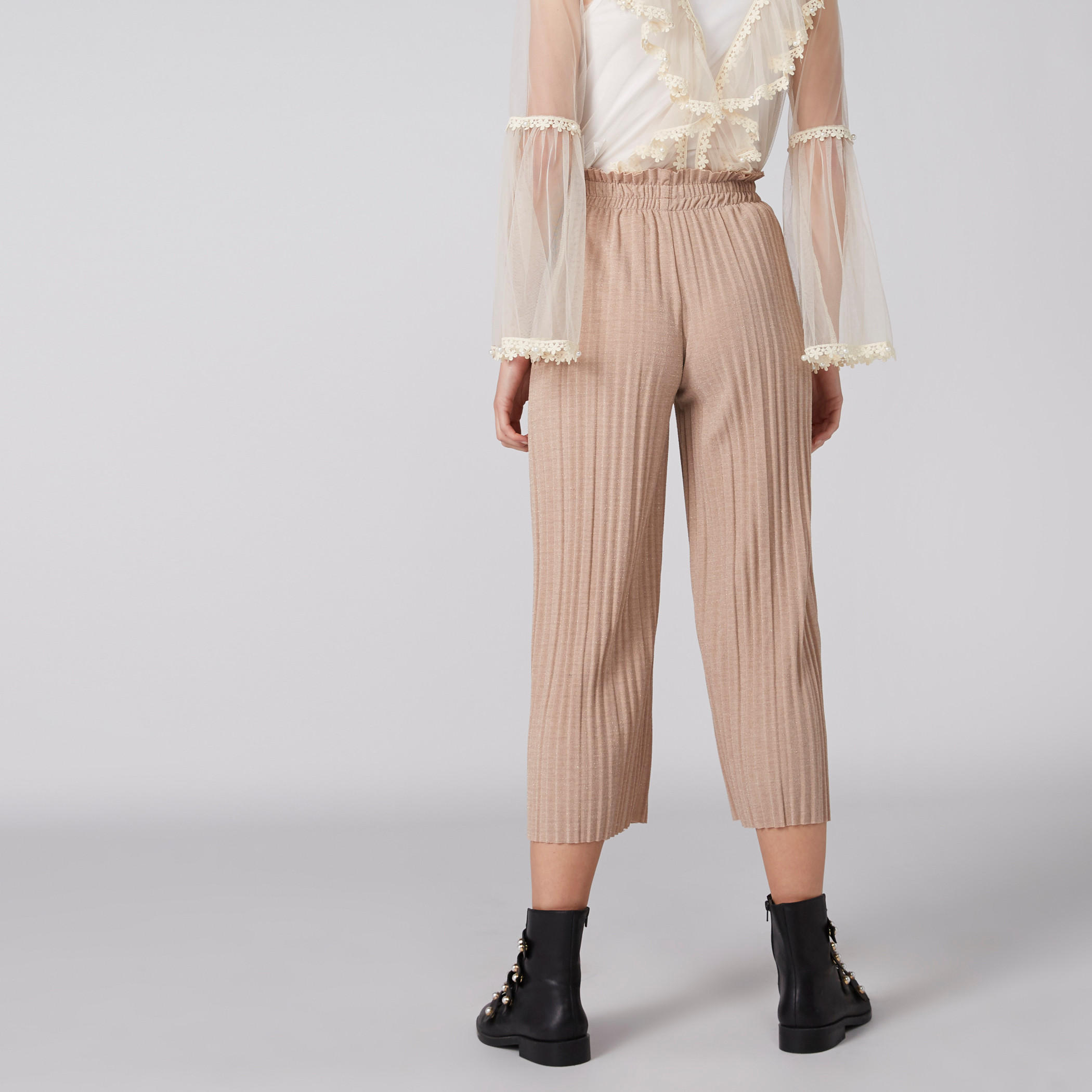 بنطال واسع الساقين بخصر مطّاطي وكشكش-women-clothing-bottoms-trousers-image-2