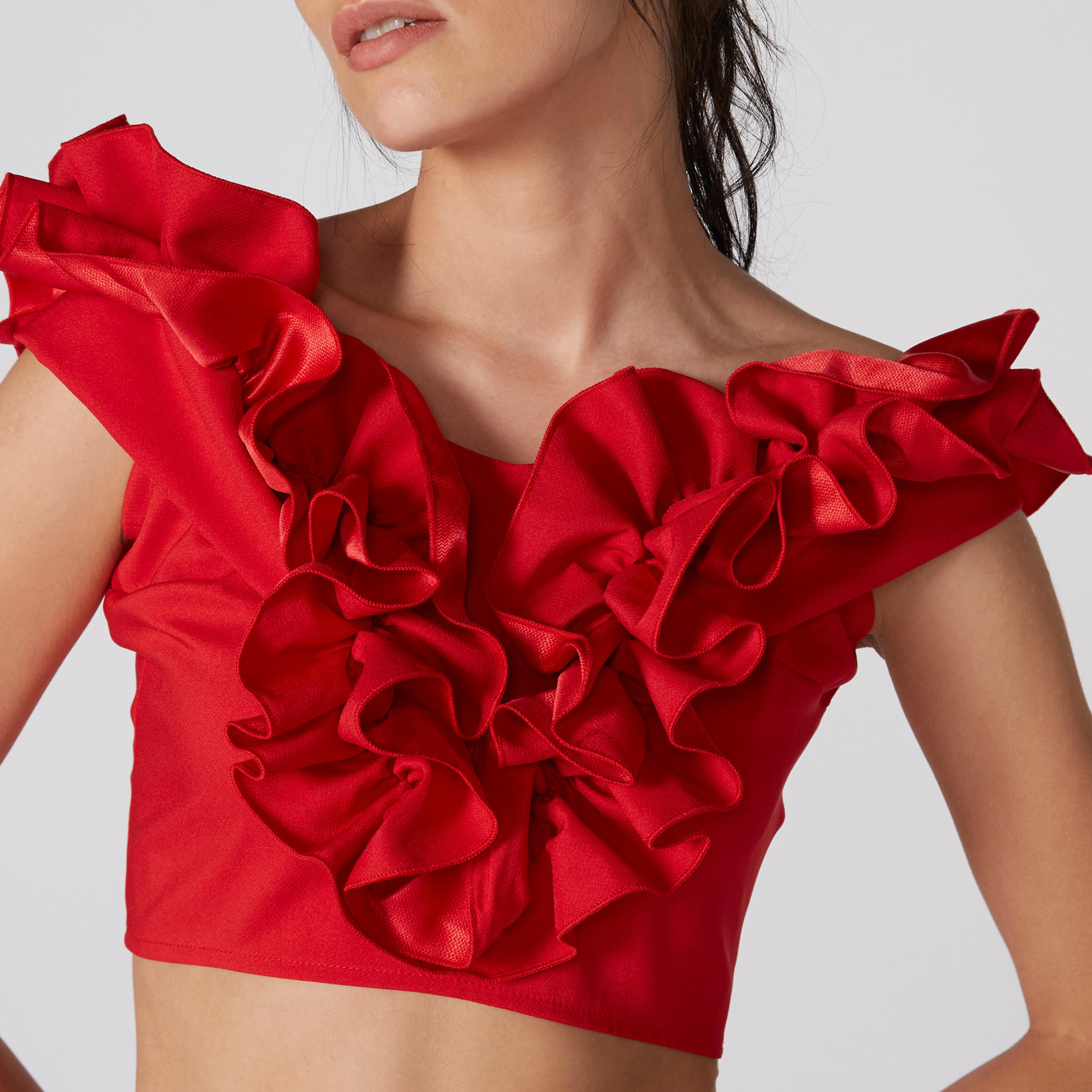 بلوزة قصيرة بياقة V وسحّاب إغلاق وتفاصيل كشكش-women-clothing-shirtsandblouses-blouses-image-5