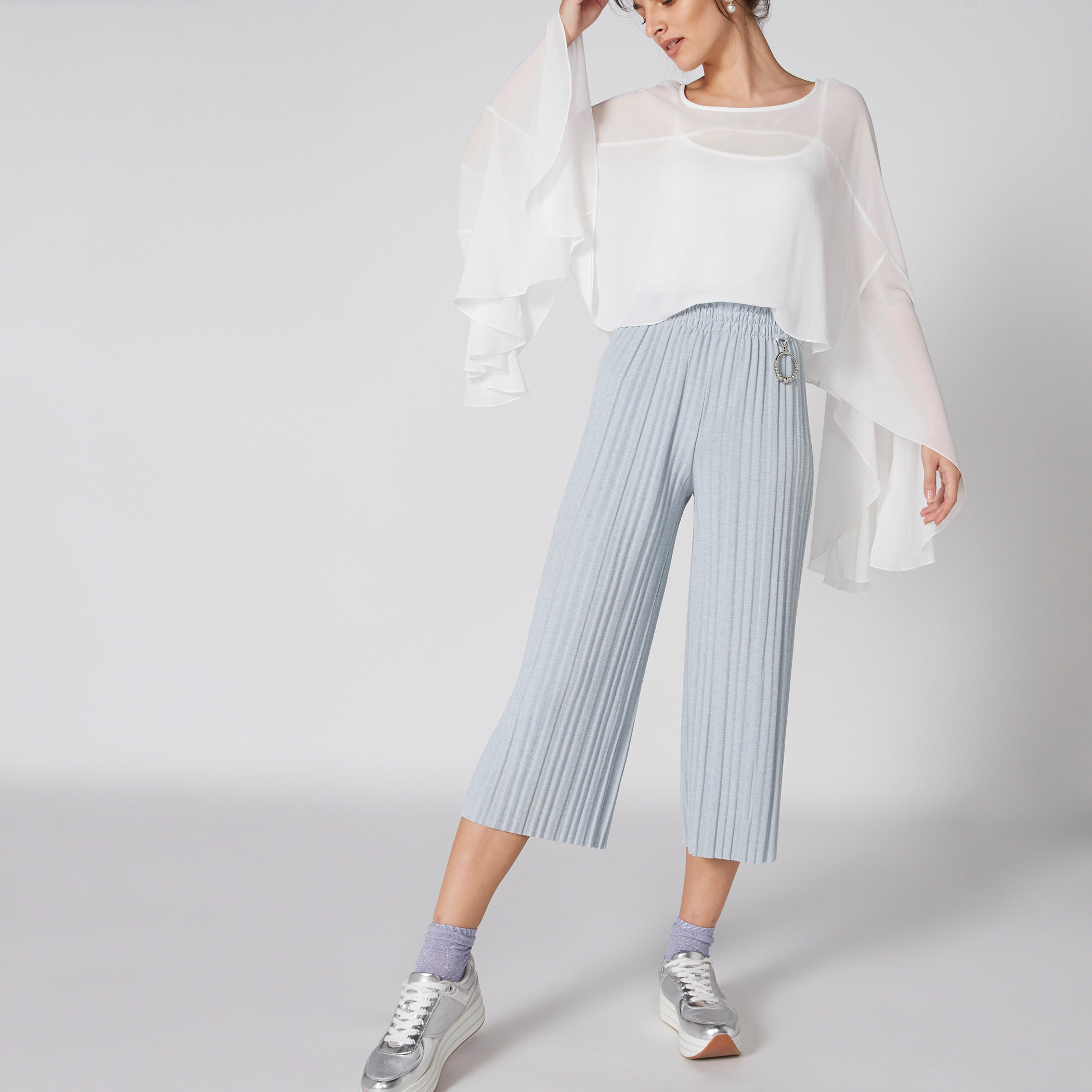 بنطال واسع الساقين بارز الملمس بخصر مطّاطي-women-clothing-bottoms-trousers-image-1