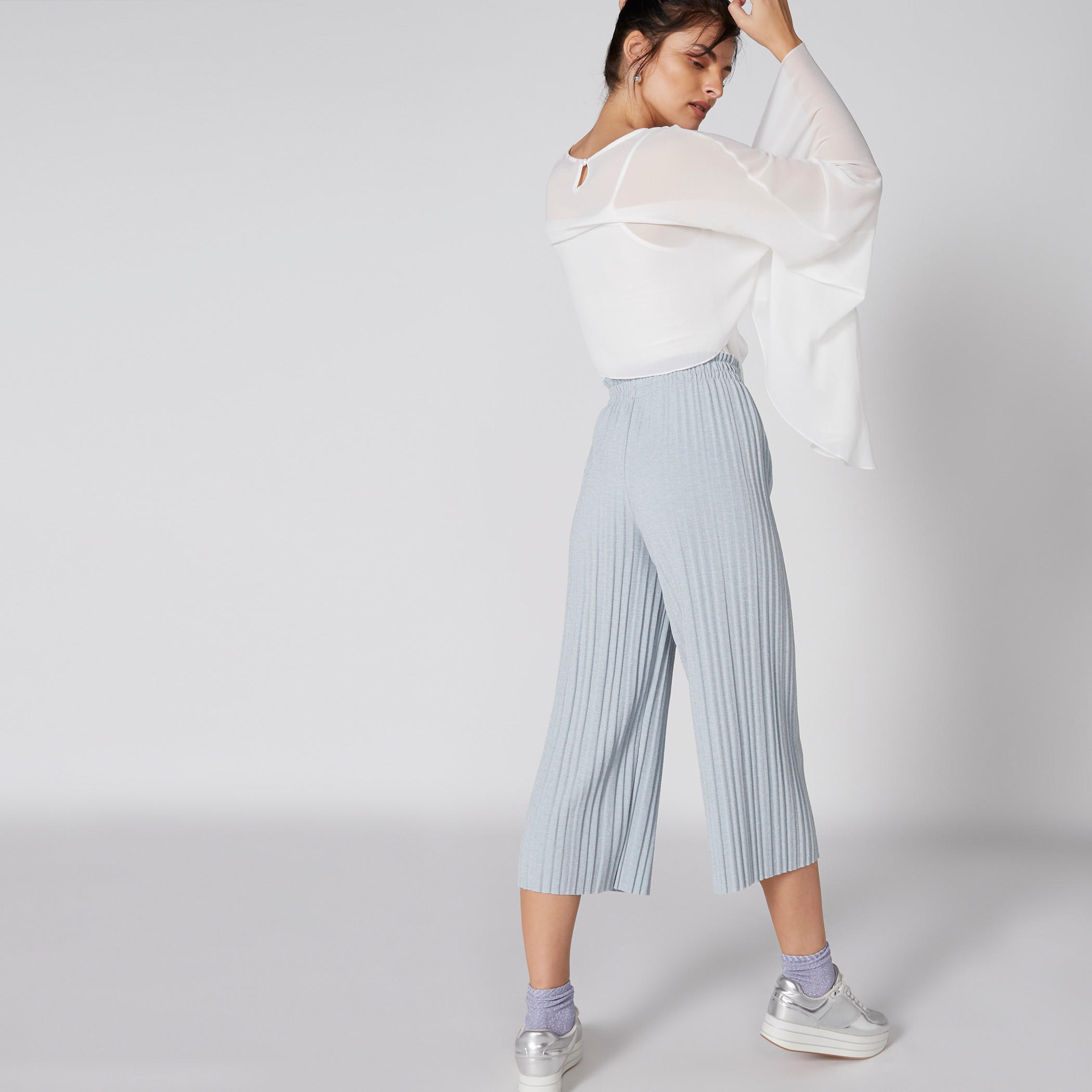 بنطال واسع الساقين بارز الملمس بخصر مطّاطي-women-clothing-bottoms-trousers-image-2
