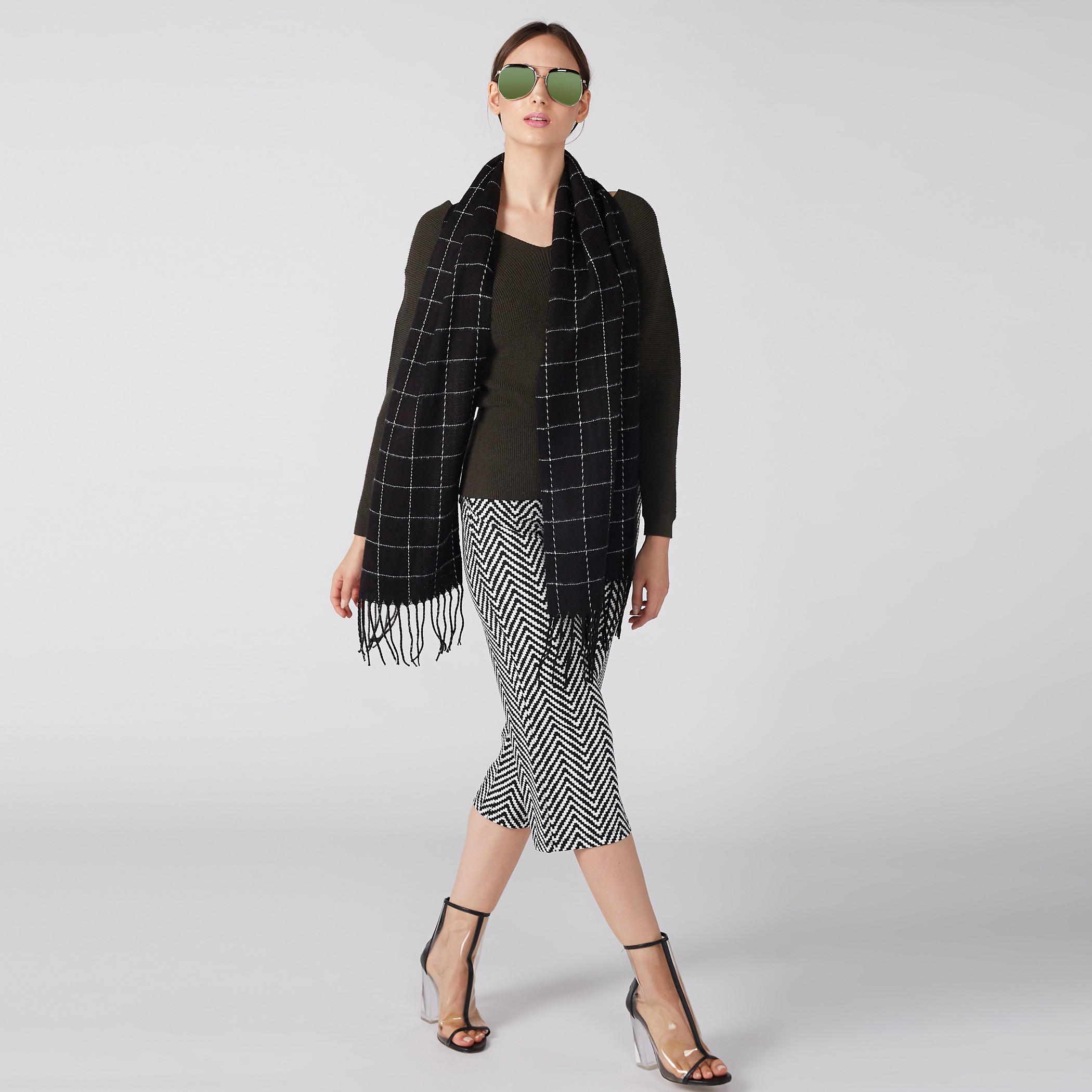 بنطال قصير بزر إغلاق وطبعات-women-clothing-bottoms-trousers-image-3
