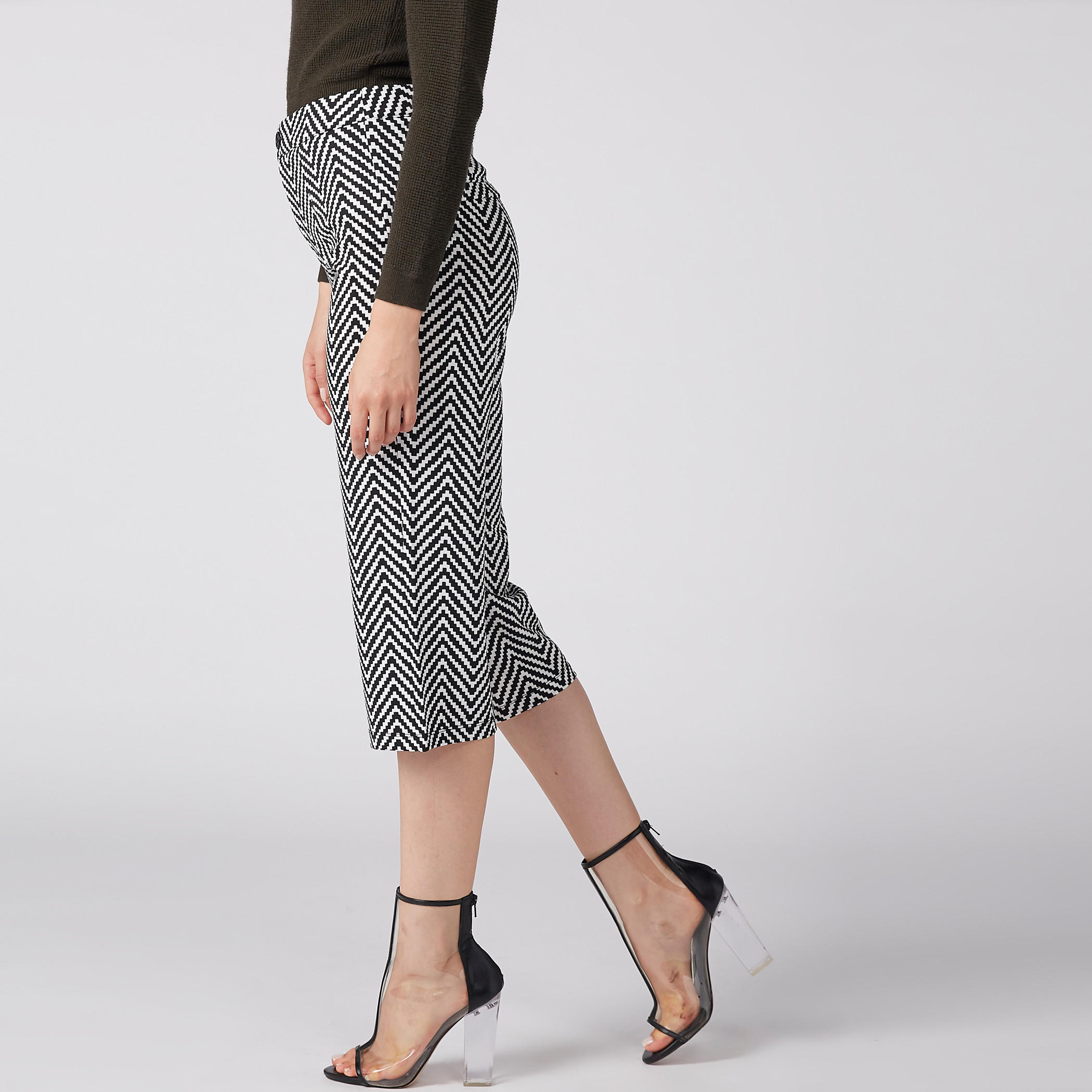 بنطال قصير بزر إغلاق وطبعات-women-clothing-bottoms-trousers-image-2