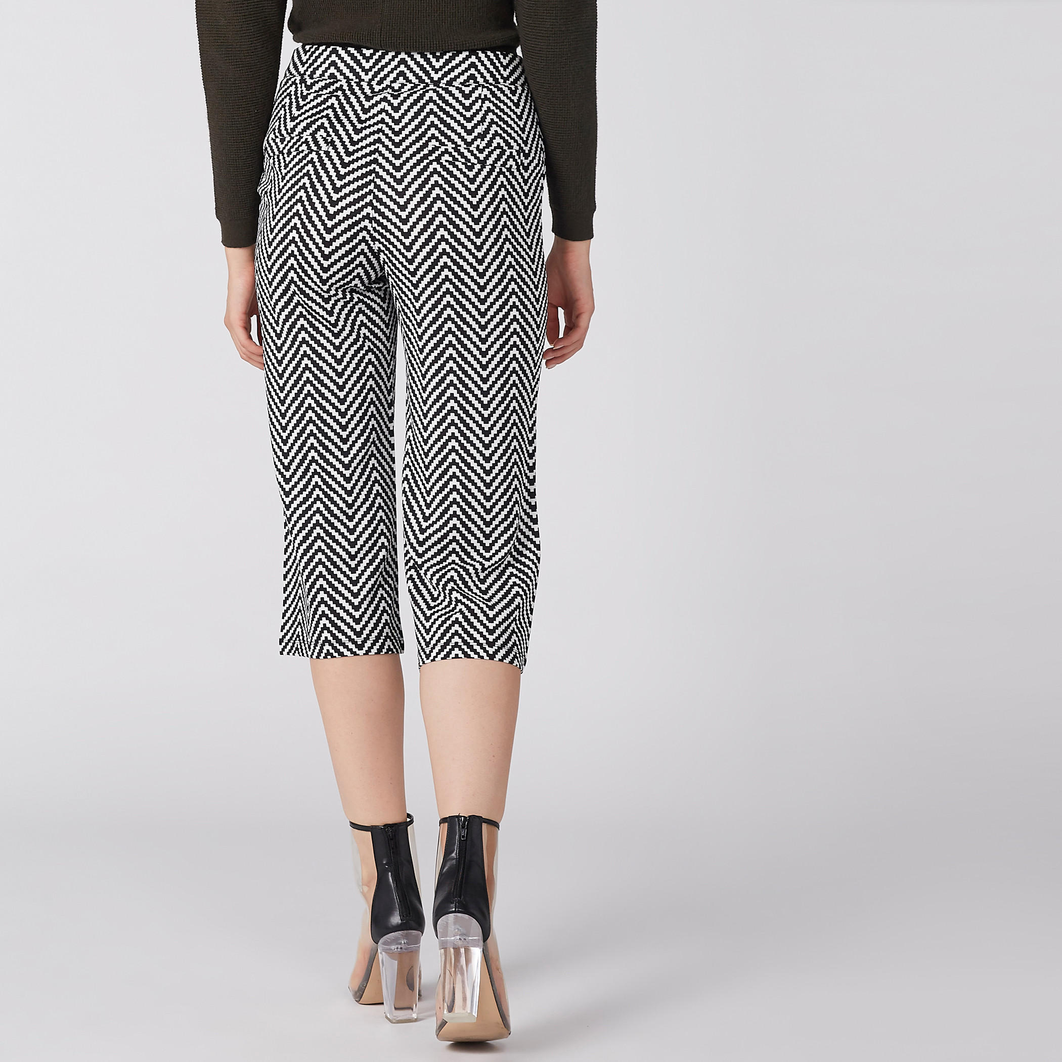 بنطال قصير بزر إغلاق وطبعات-women-clothing-bottoms-trousers-image-1