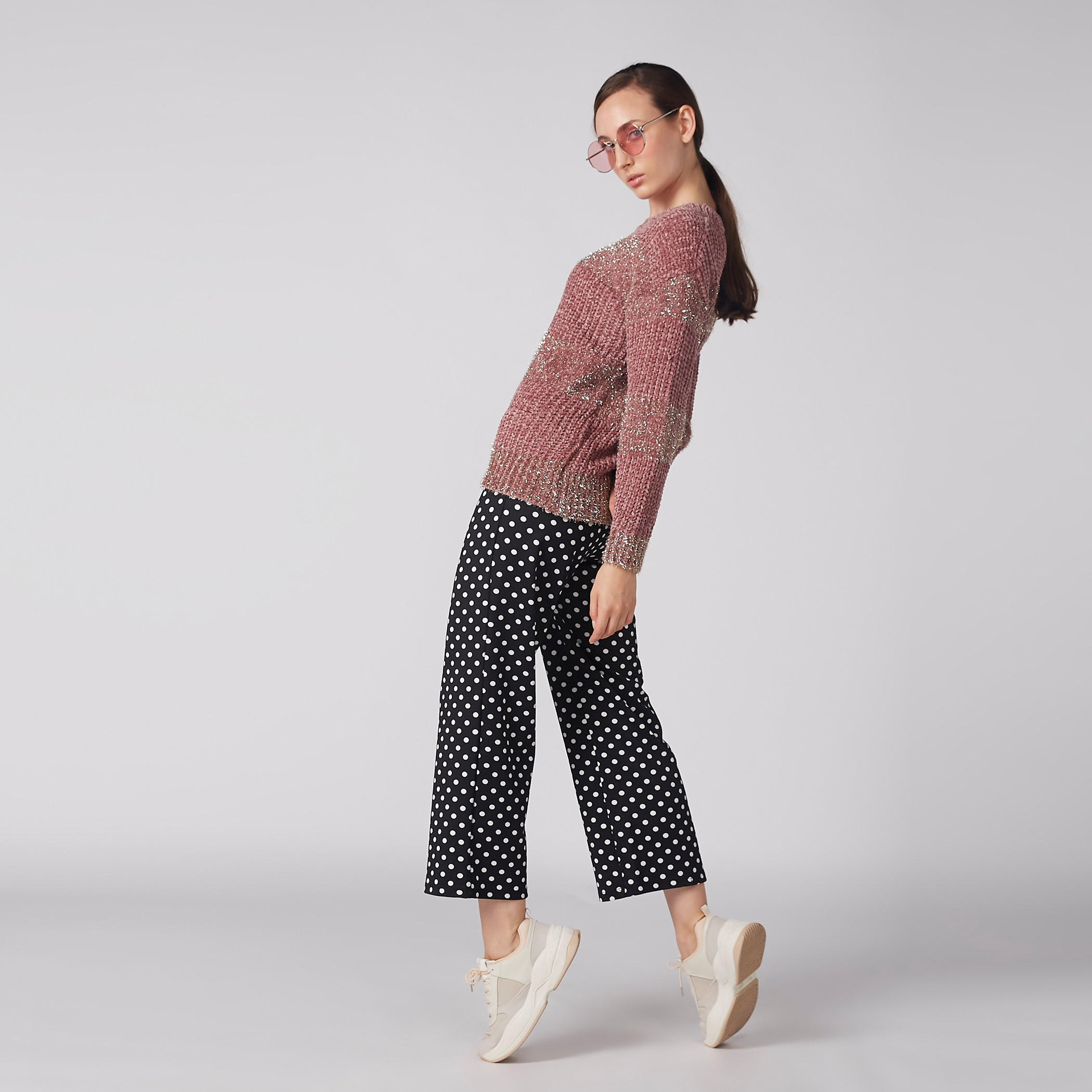 بنطال واسع الساقين بزر إغلاق وطبعات منقّطة-women-clothing-bottoms-trousers-image-3