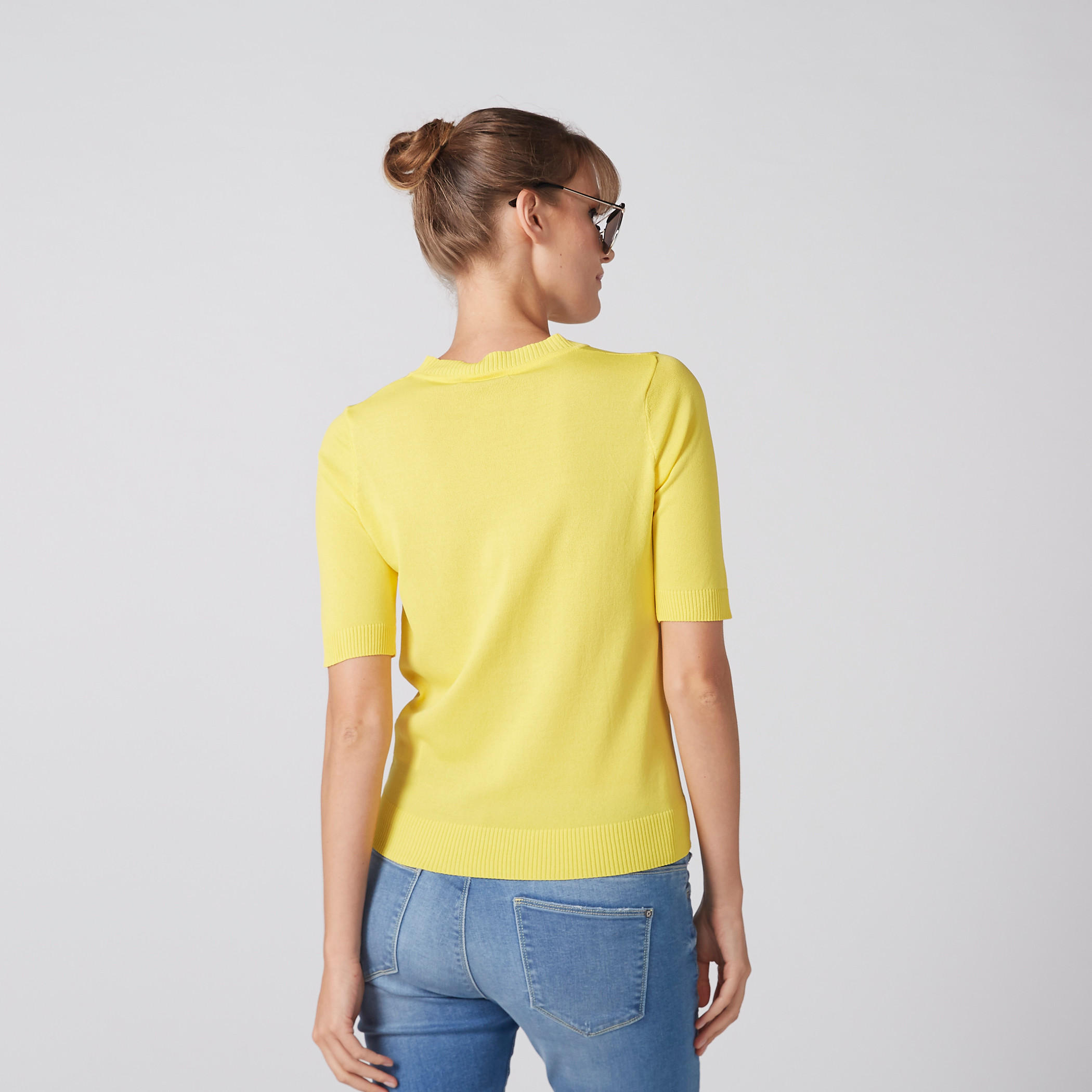 بلوزة بطبعات وياقة مستديرة وأكمام قصيرة-women-clothing-tshirts-image-2