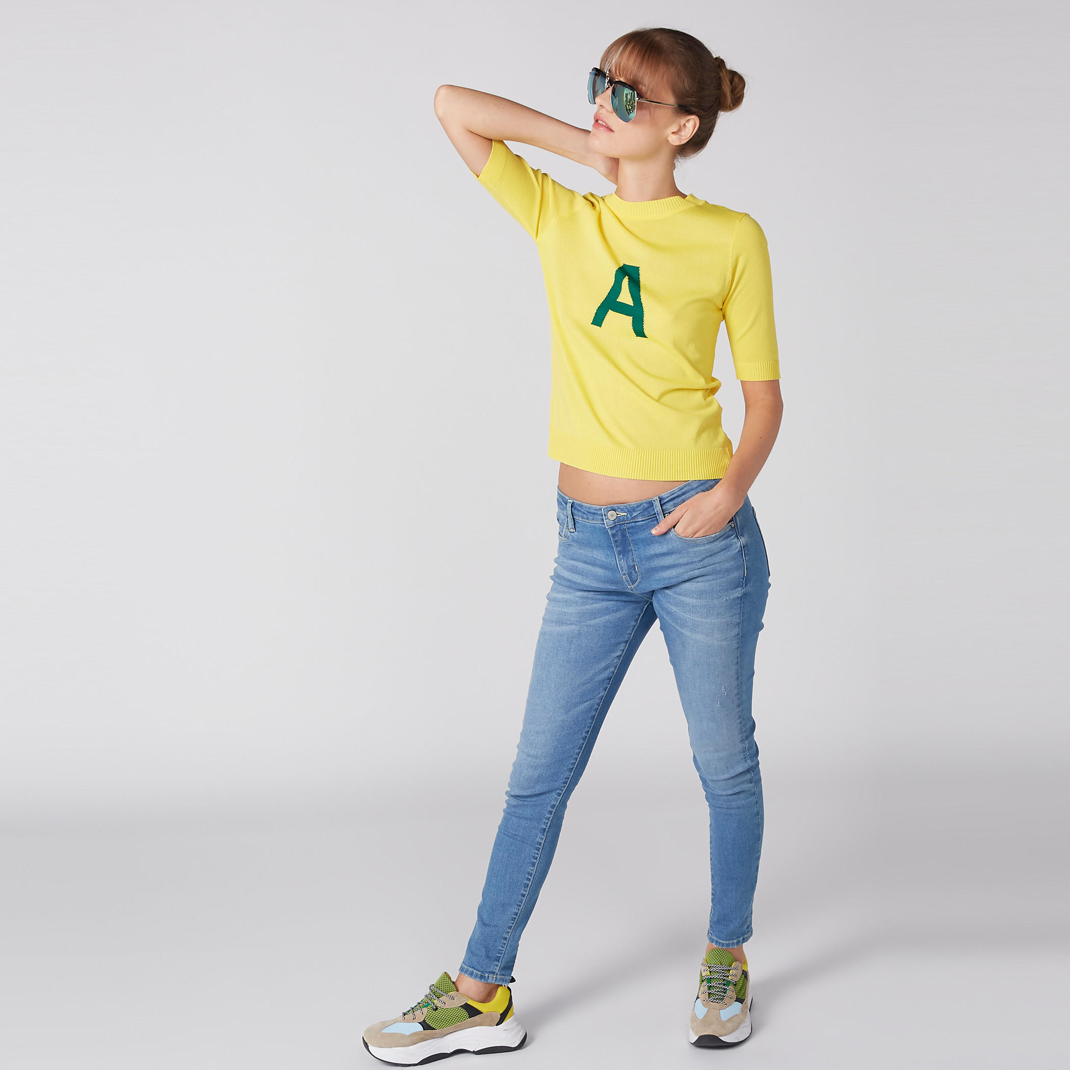 بلوزة بطبعات وياقة مستديرة وأكمام قصيرة-women-clothing-tshirts-image-4