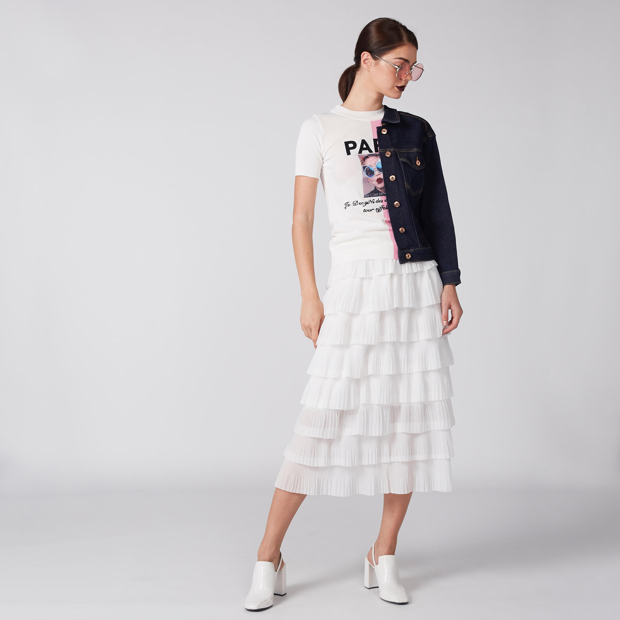 تيشيرت بنقش مطبوع مع ياقة دائرية وأكمام قصيرة-women-clothing-tshirts-image-1