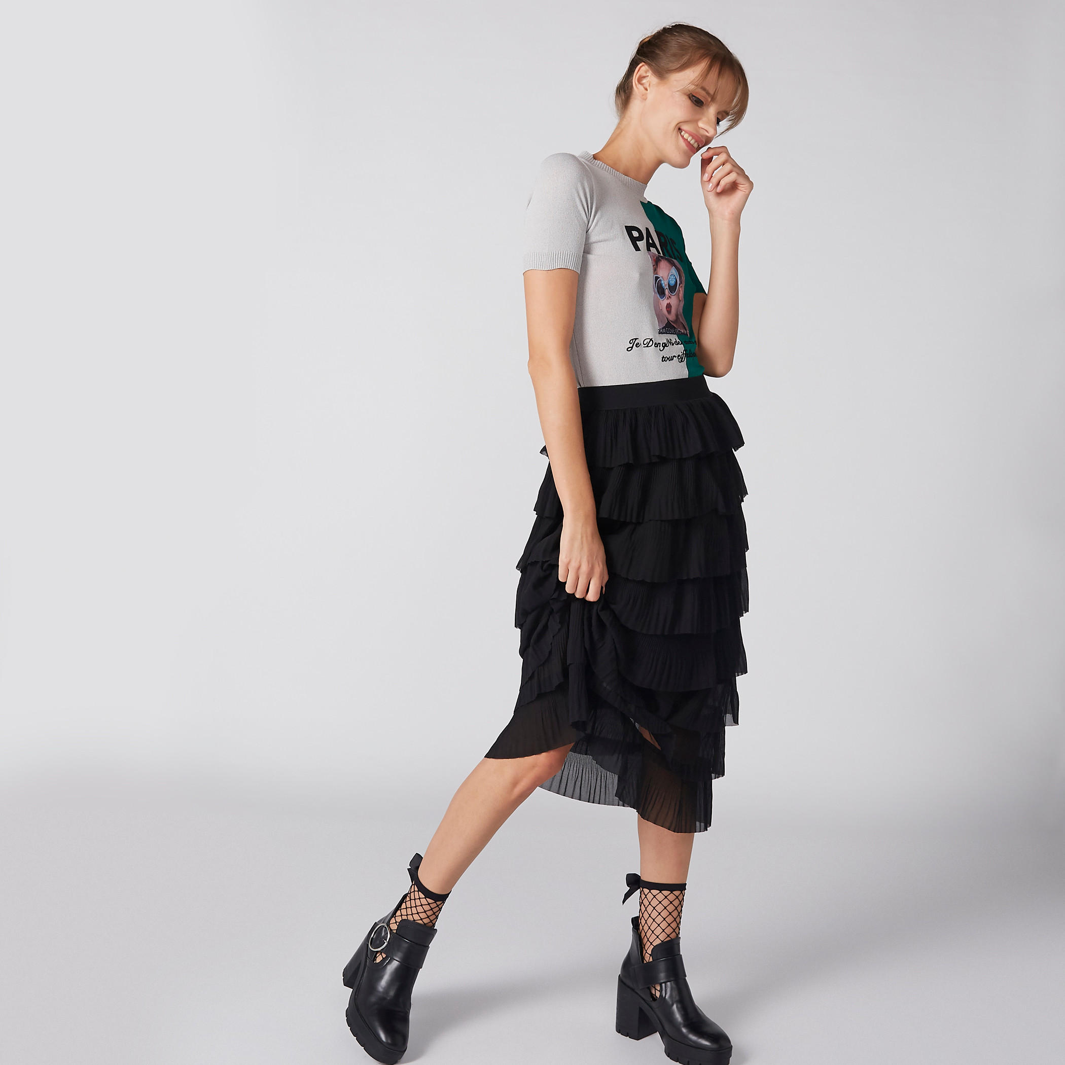 بلوزة بطبعات وياقة مستديرة وأكمام قصيرة-women-clothing-tshirts-image-4