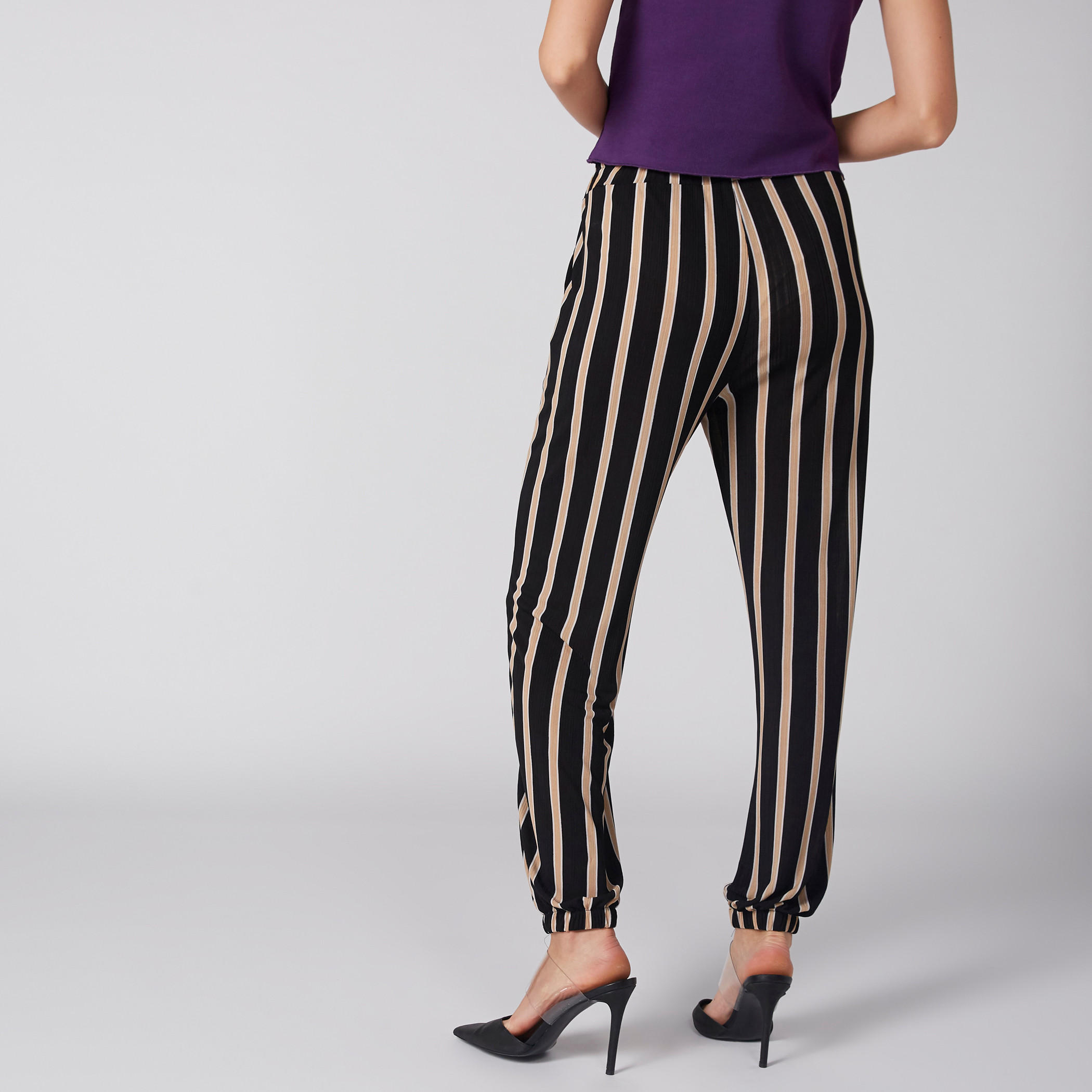 بنطال مقلم بخصر مطّاطي وجيوب-women-clothing-bottoms-trousers-image-2
