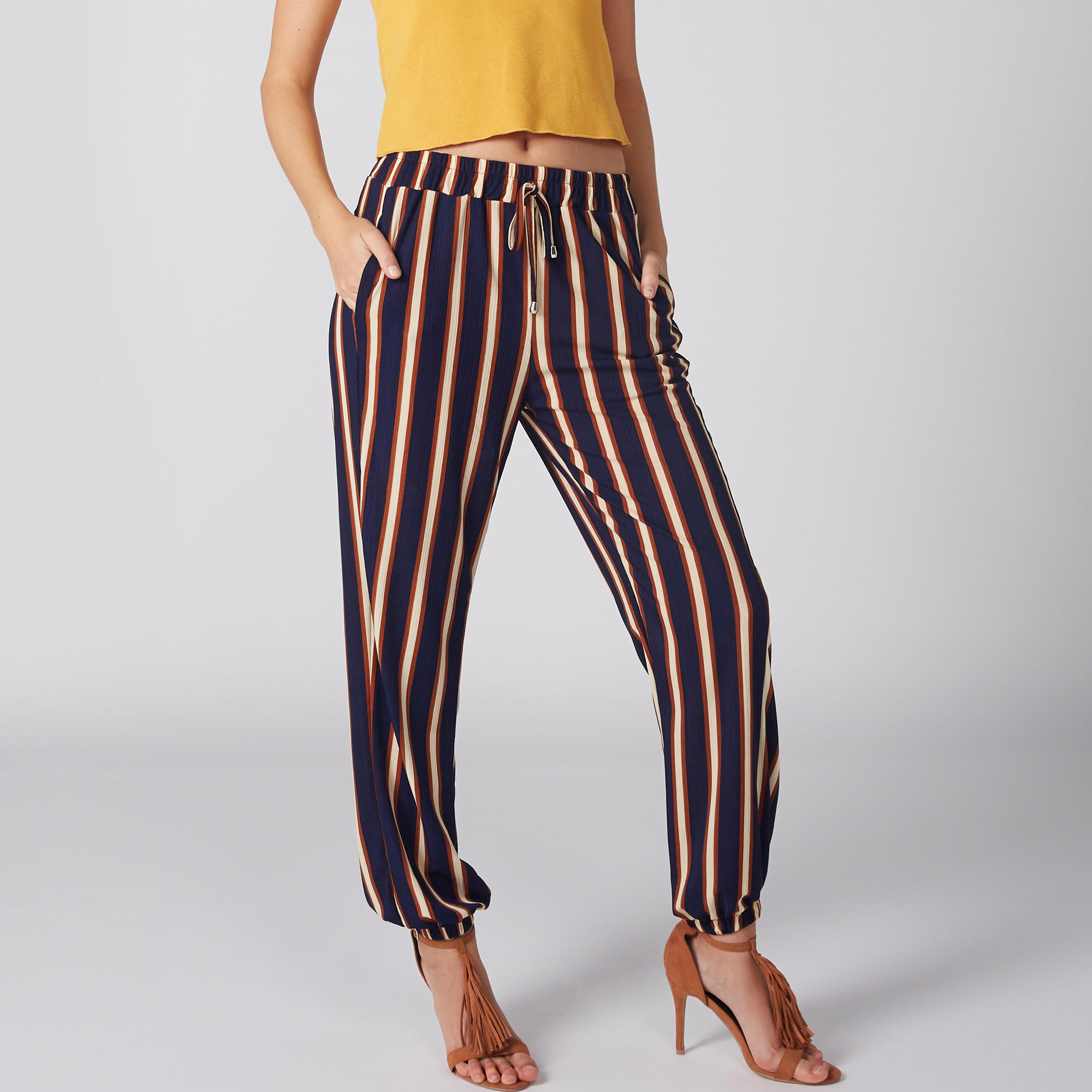 بنطال مقلم بجيوب وحافة مطاطية-women-clothing-bottoms-trousers-image-2