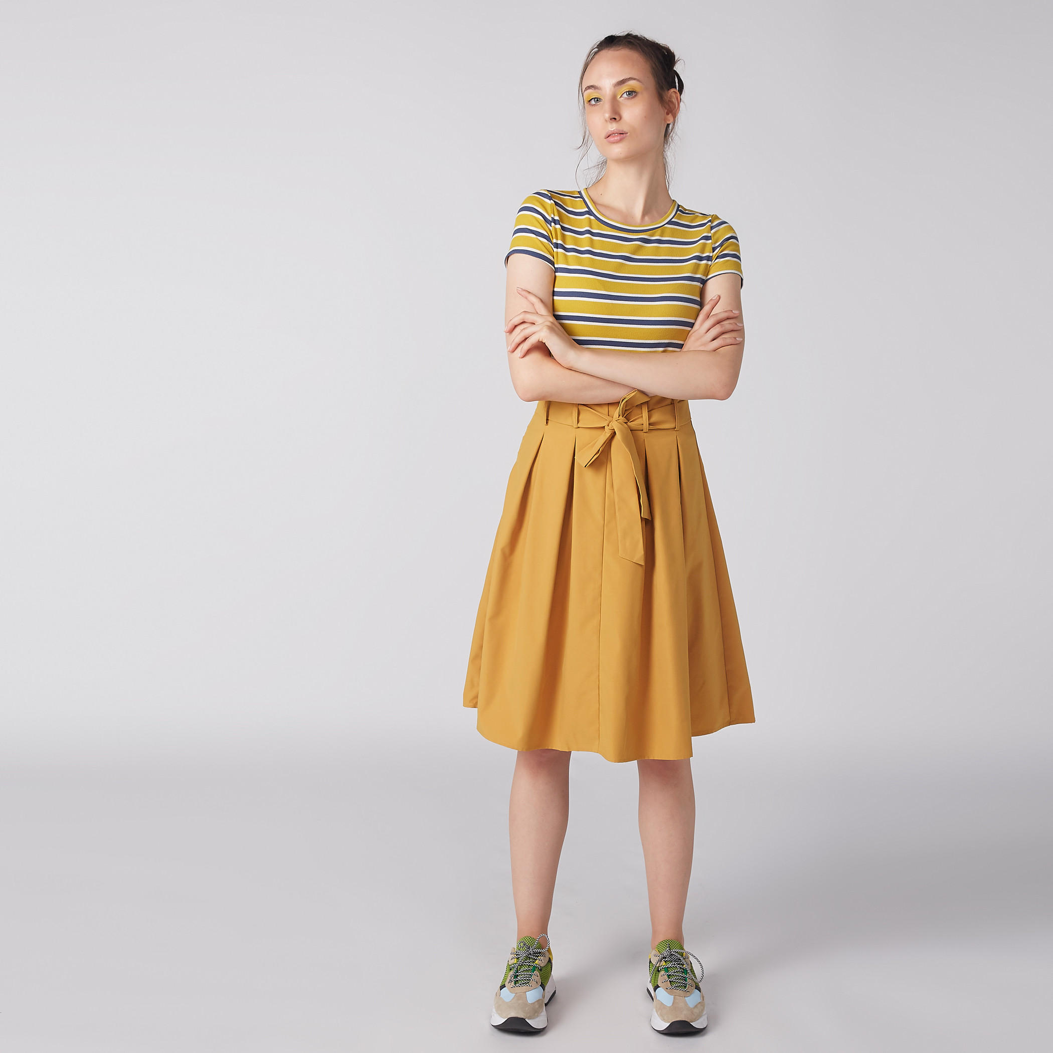 فستان مقلم متوسط الطول بياقة مستديرة وأكمام قصيرة-women-clothing-dresses-image-1