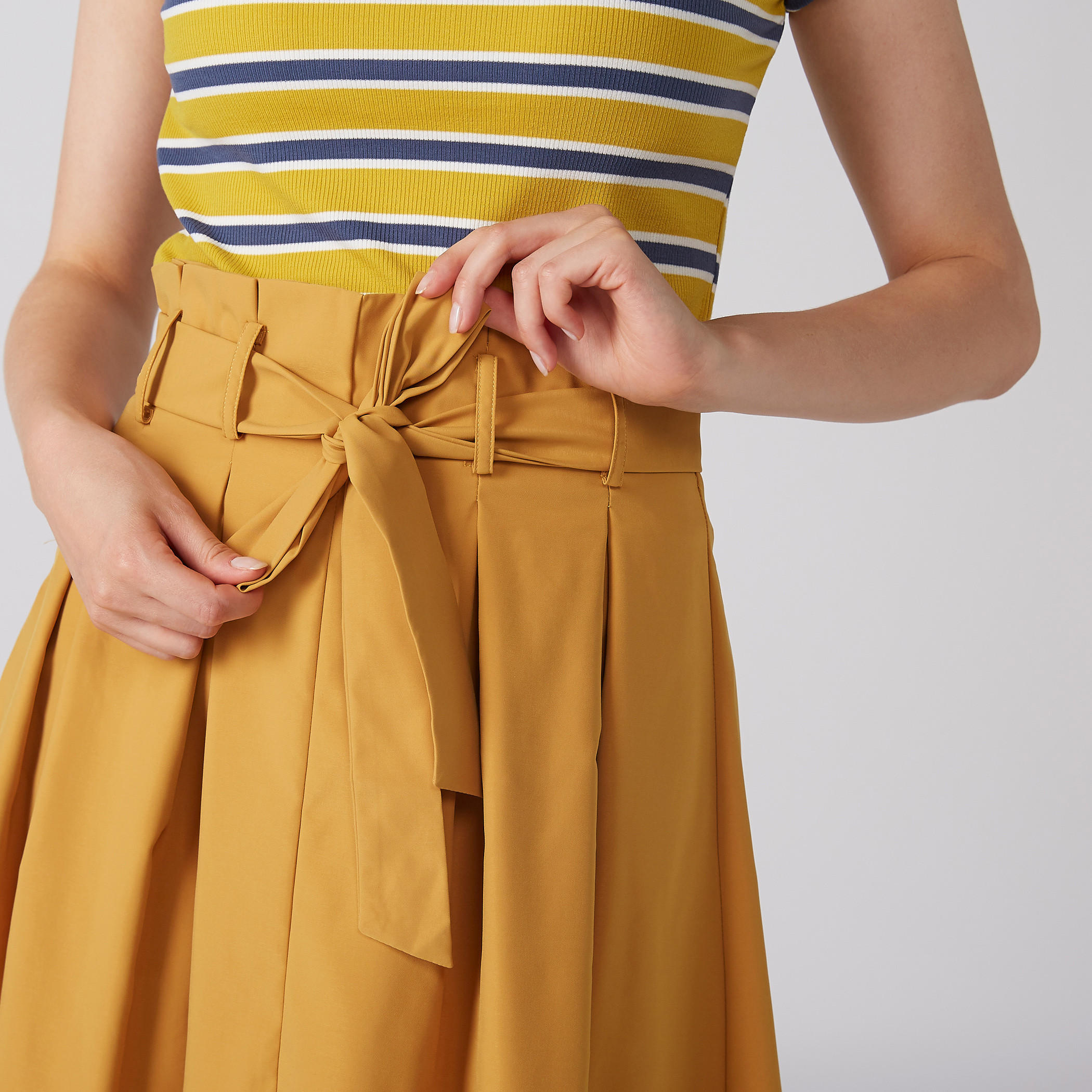 فستان مقلم متوسط الطول بياقة مستديرة وأكمام قصيرة-women-clothing-dresses-image-2