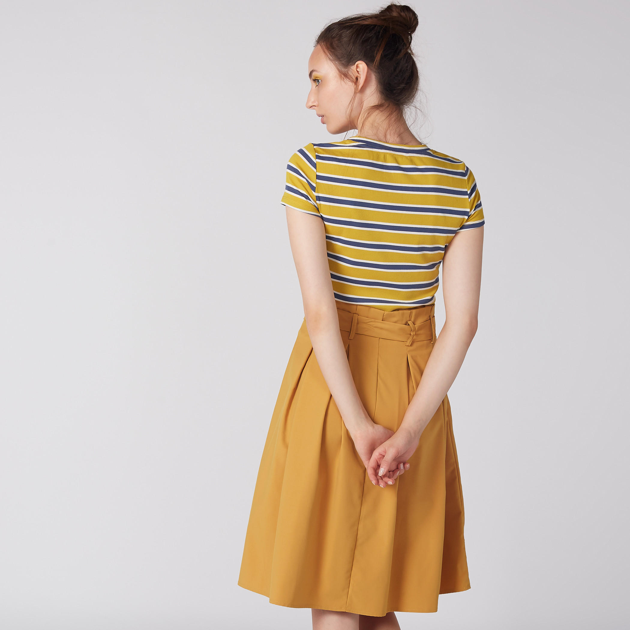 فستان مقلم متوسط الطول بياقة مستديرة وأكمام قصيرة-women-clothing-dresses-image-3