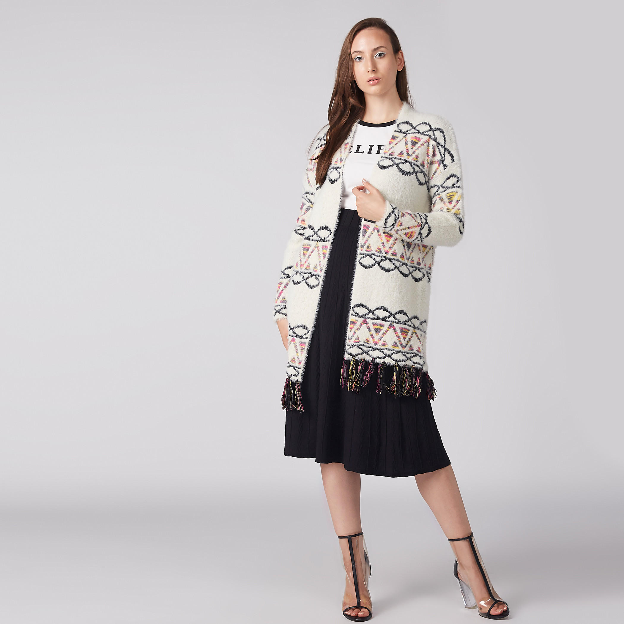 بلوزة بياقة مستديرة وأكمام قصيرة وطبعات-women-clothing-tshirts-image-4