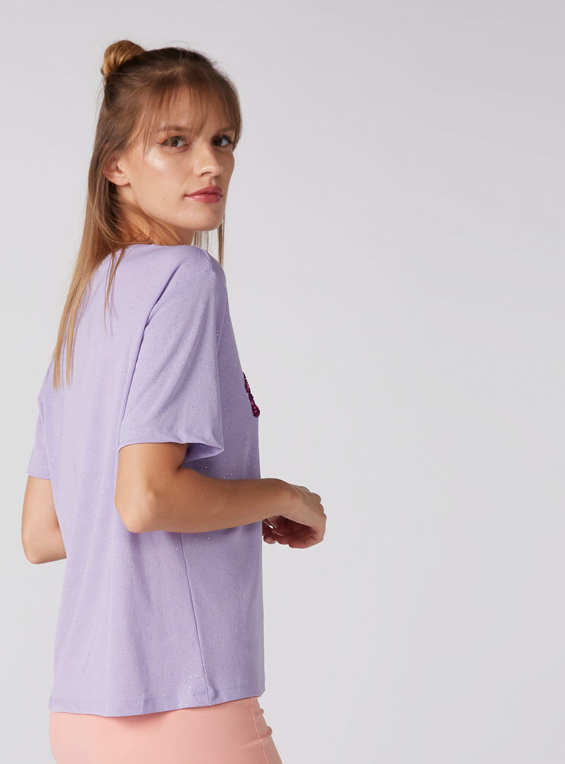 بلوزة بتفاصيل ترتر وياقة مستديرة وأكمام قصيرة-women-clothing-tshirts-image-2