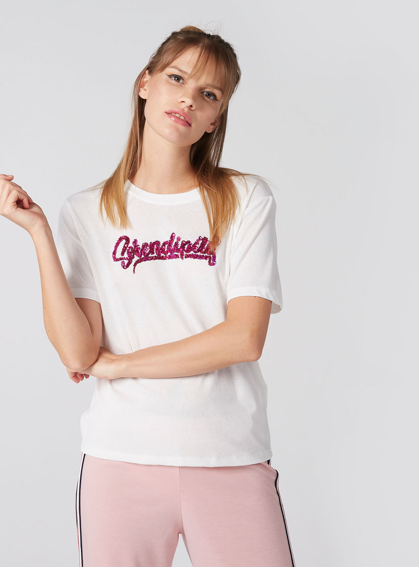 بلوزة بتفاصيل ترتر وياقة مستديرة وأكمام قصيرة-women-clothing-tshirts-image-1