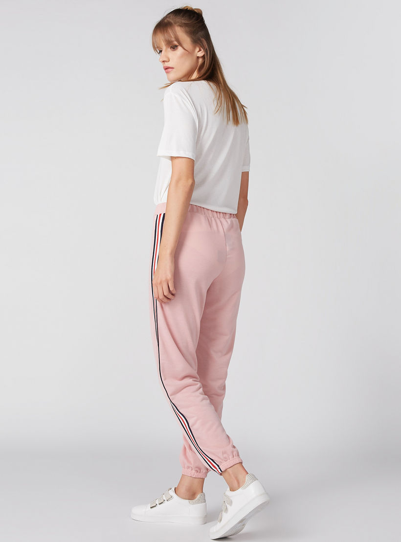 بلوزة بتفاصيل ترتر وياقة مستديرة وأكمام قصيرة-women-clothing-tshirts-image-4