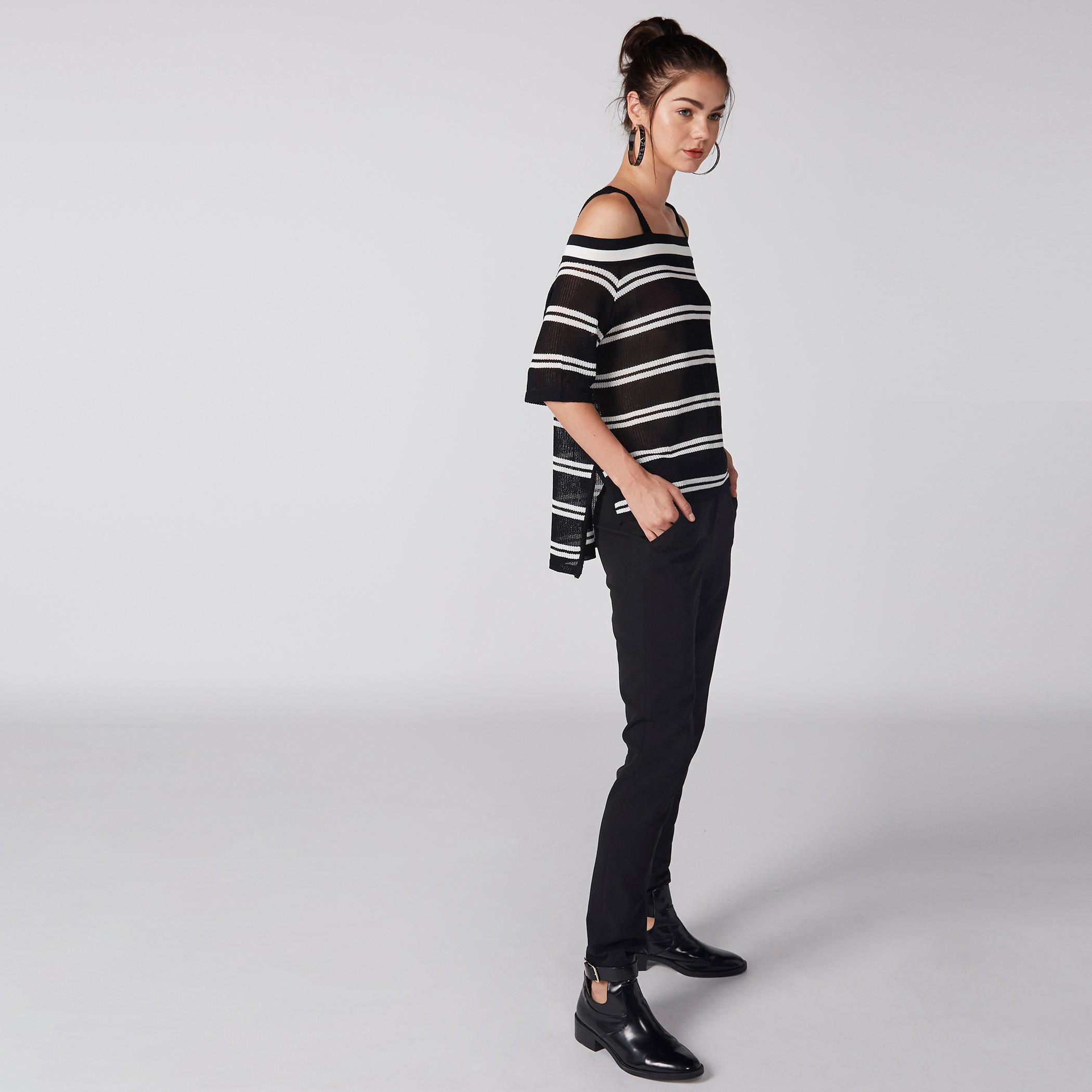 بلوزة مقلّمة بأكمام قصيرة-women-clothing-shirtsandblouses-blouses-image-3