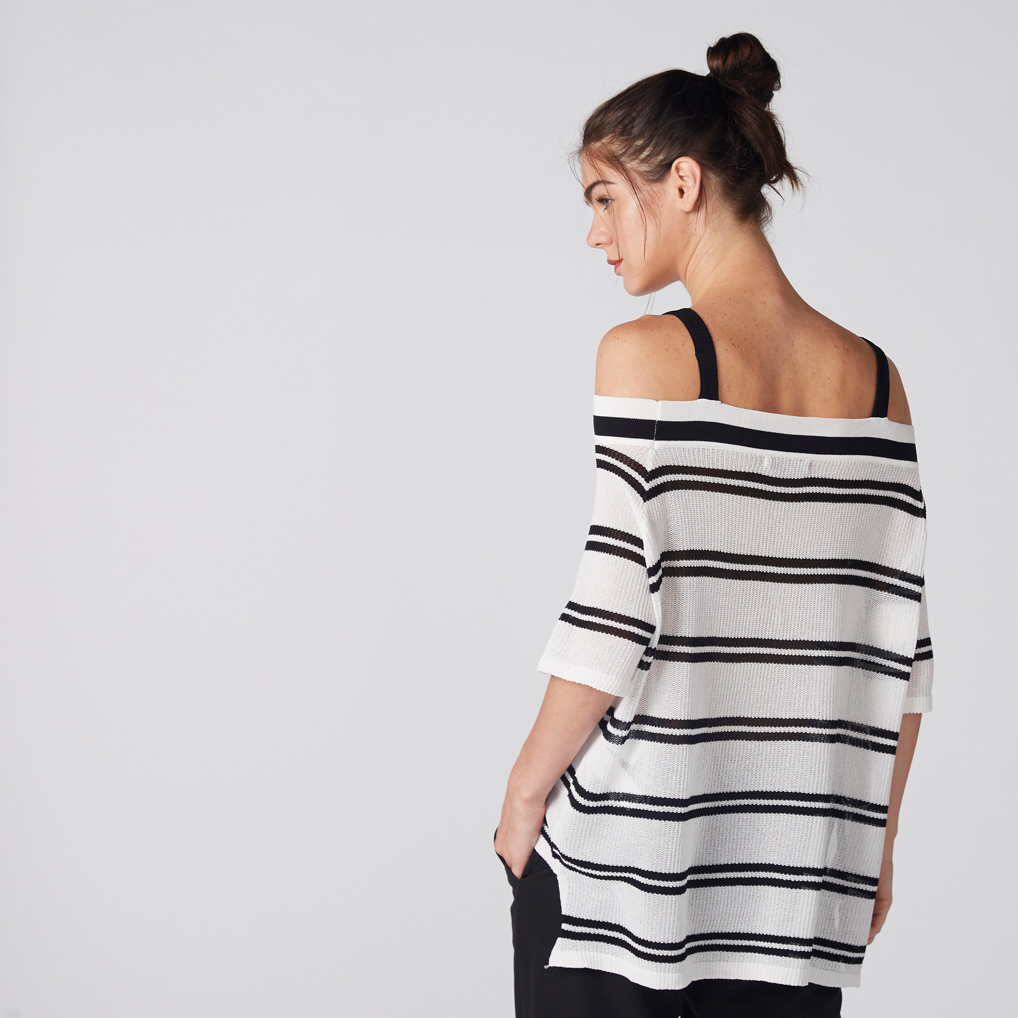 بلوزة مقلّمة بأكمام قصيرة-women-clothing-shirtsandblouses-blouses-image-4