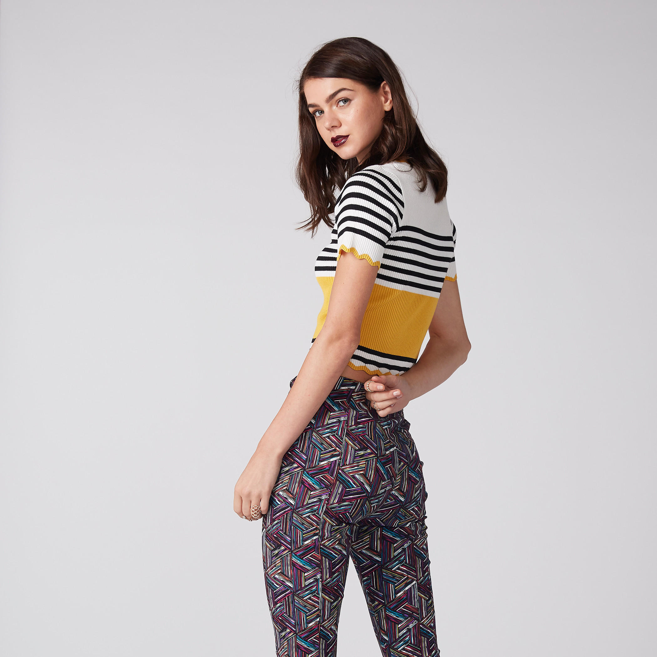 بلوزة مقلّمة بياقة مستديرة-women-clothing-shirtsandblouses-blouses-image-2