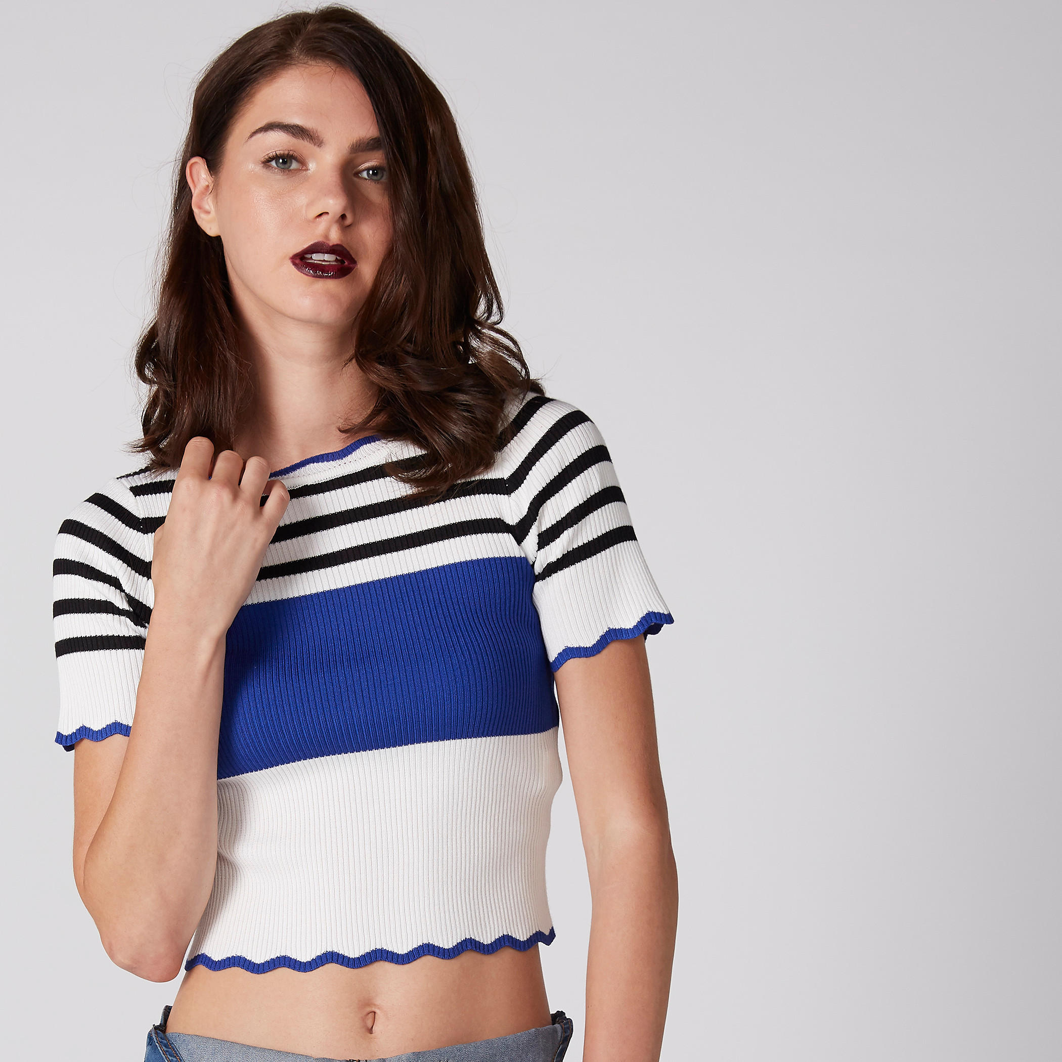 بلوزة قصيرة مقلّمة بياقة مستديرة-women-clothing-shirtsandblouses-blouses-image-1