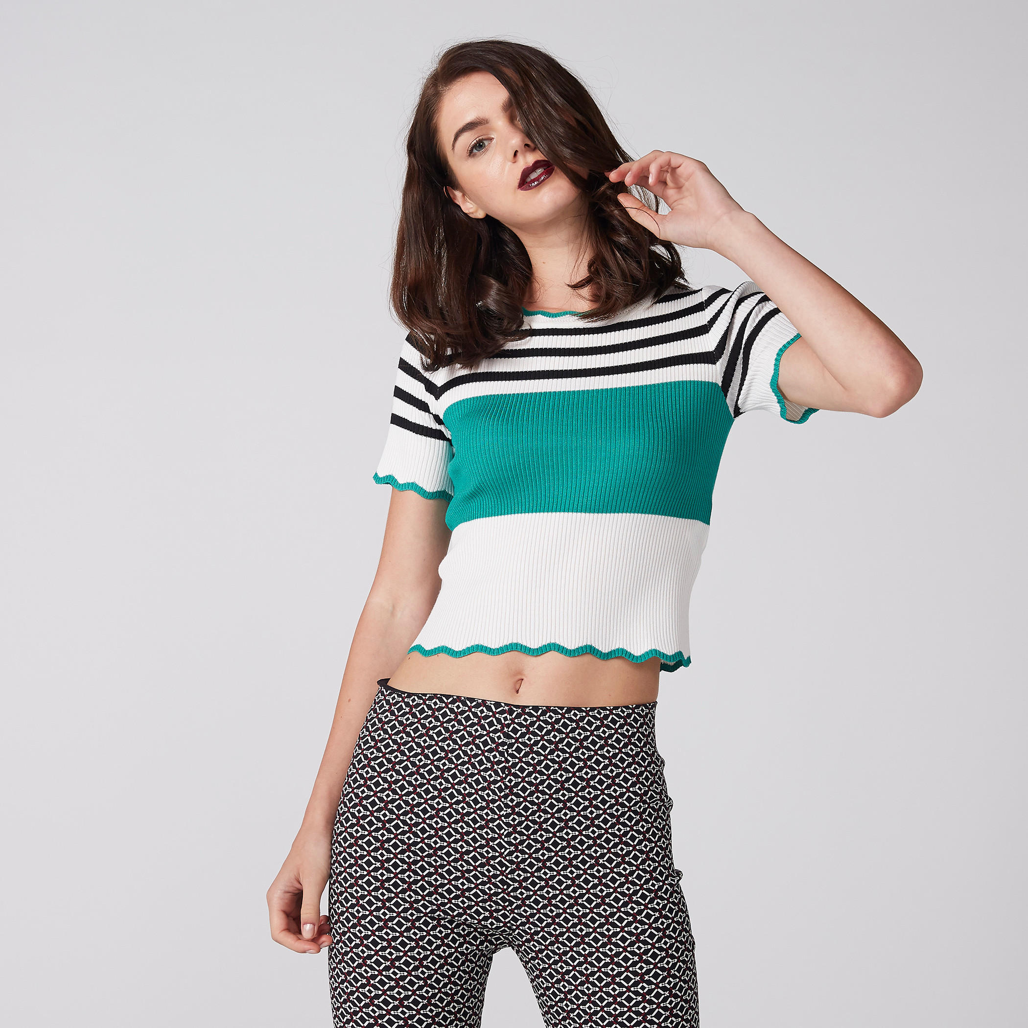 بلوزة مقلمة بياقة مستديرة وأكمام قصيرة-women-clothing-shirtsandblouses-blouses-image-1